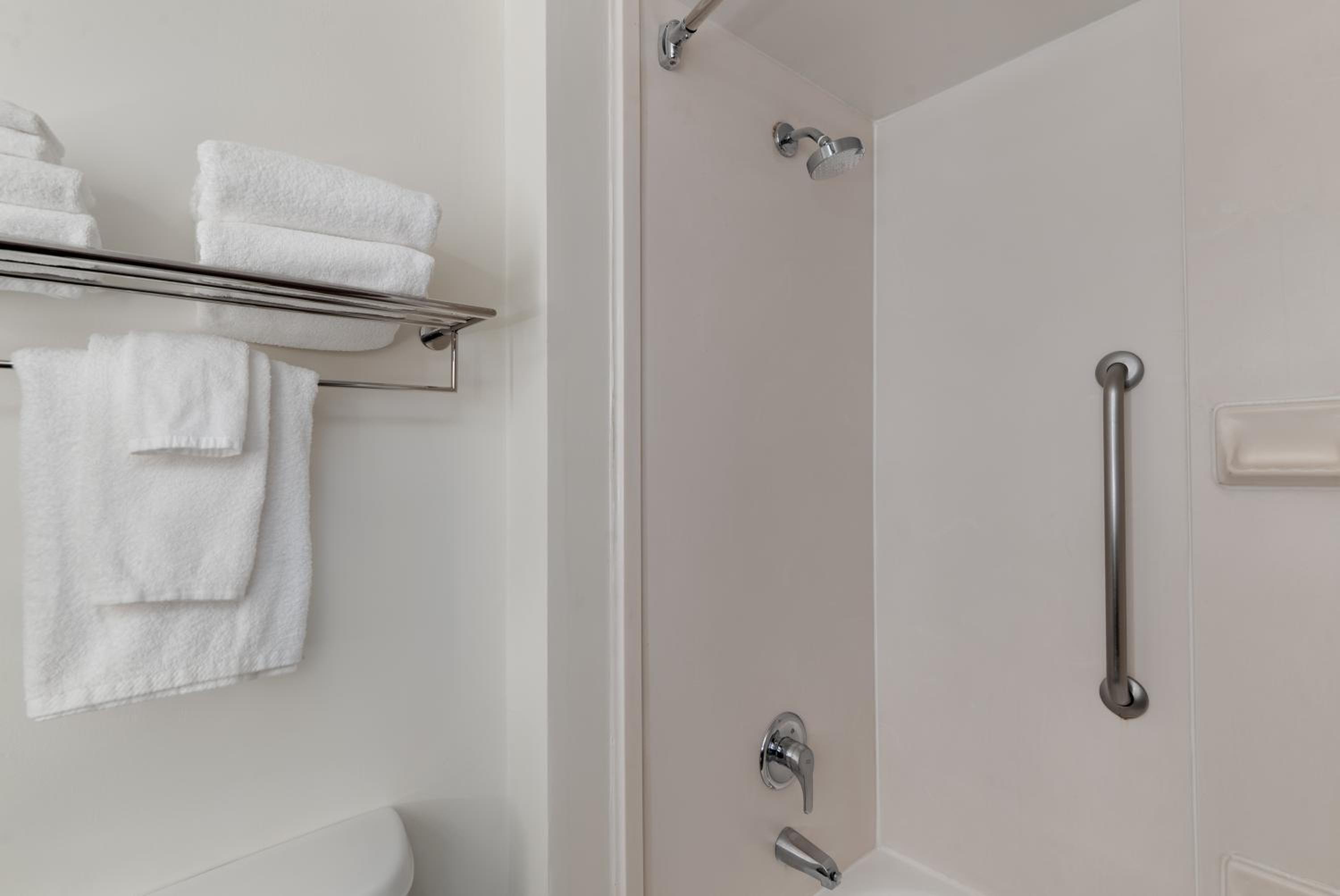 Standard King Room with Mobility Accessible Tub - Photo 1