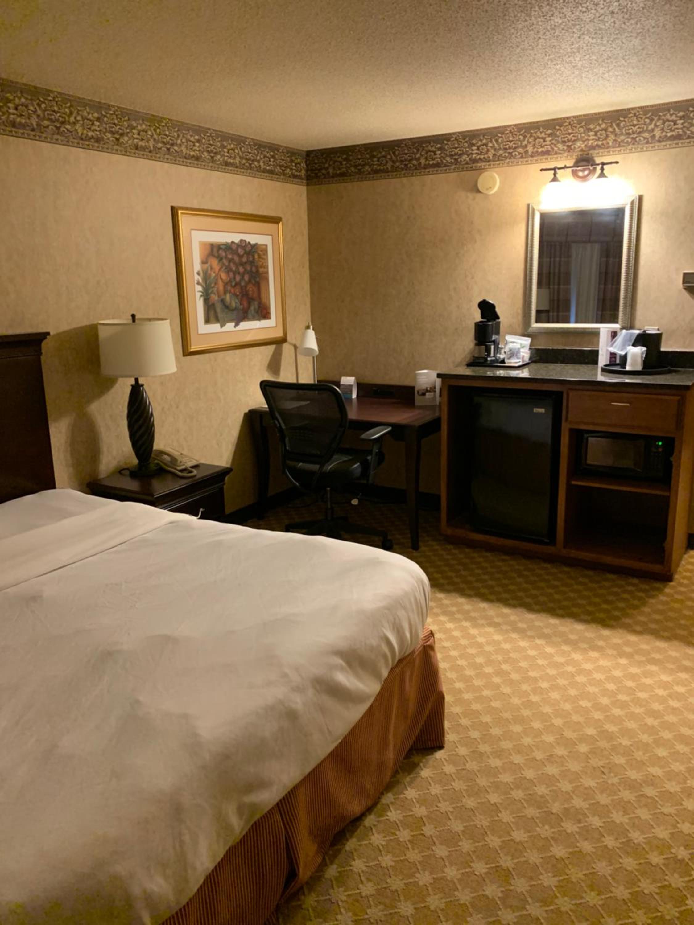 King Suite with Whirlpool - Non-smoking photo 1