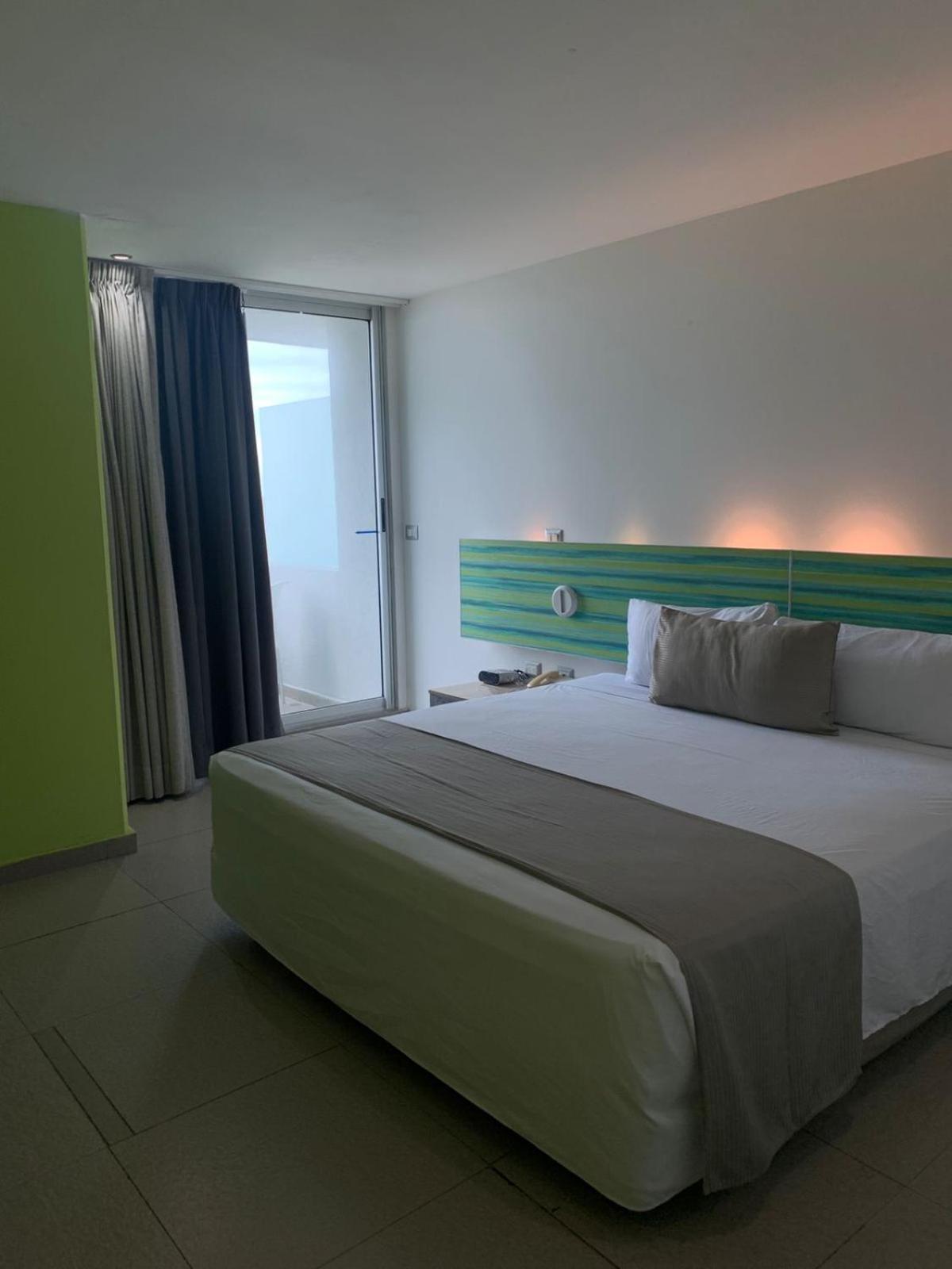 Queen Room with Balcony photo 3