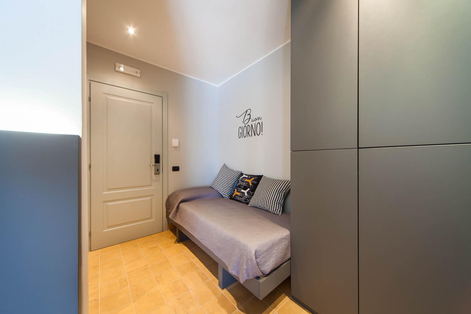 Habitación Triple Estándar con Vista Lateral al Mar