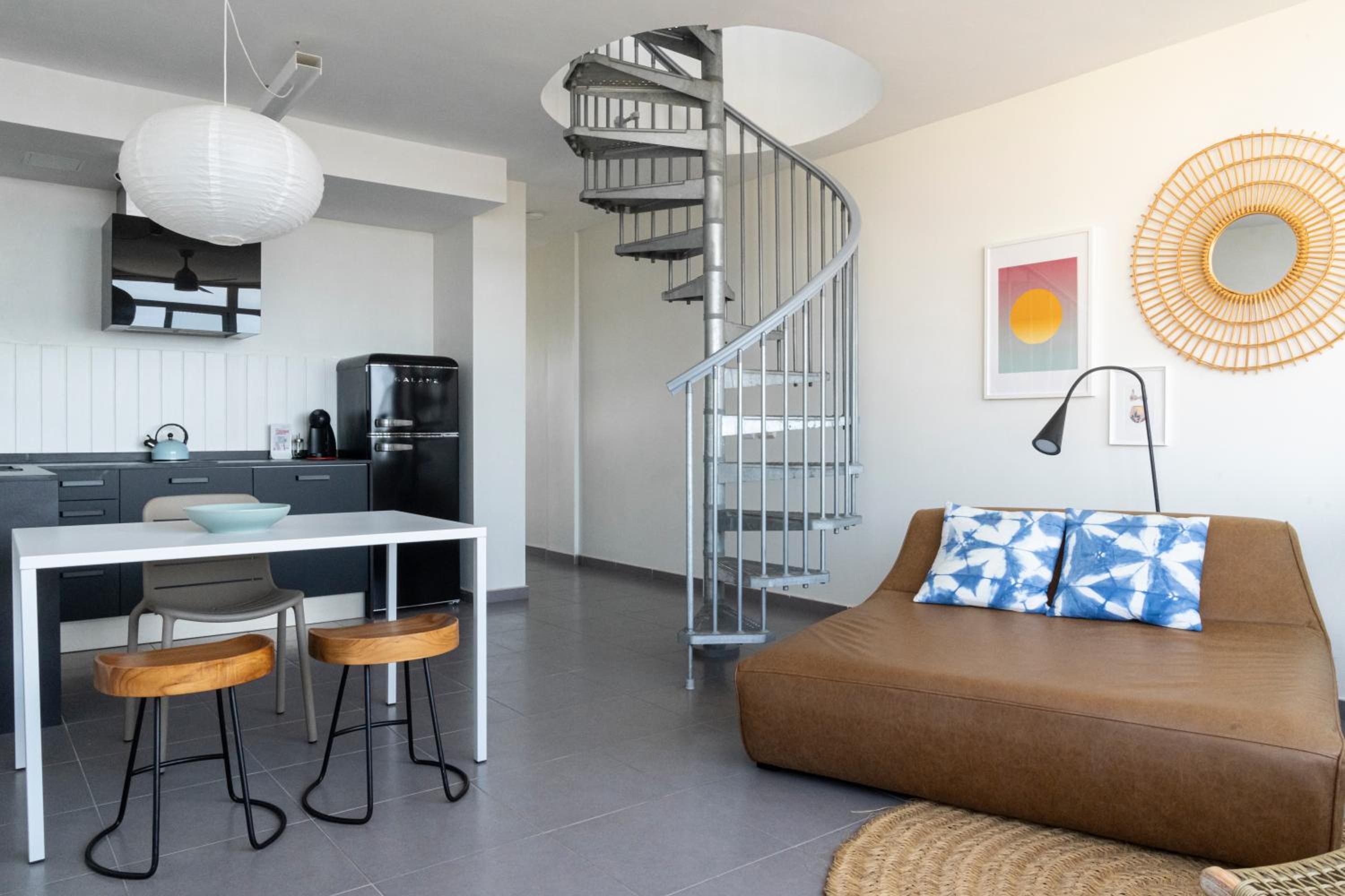 One-Bedroom Apartment with City View photo 2