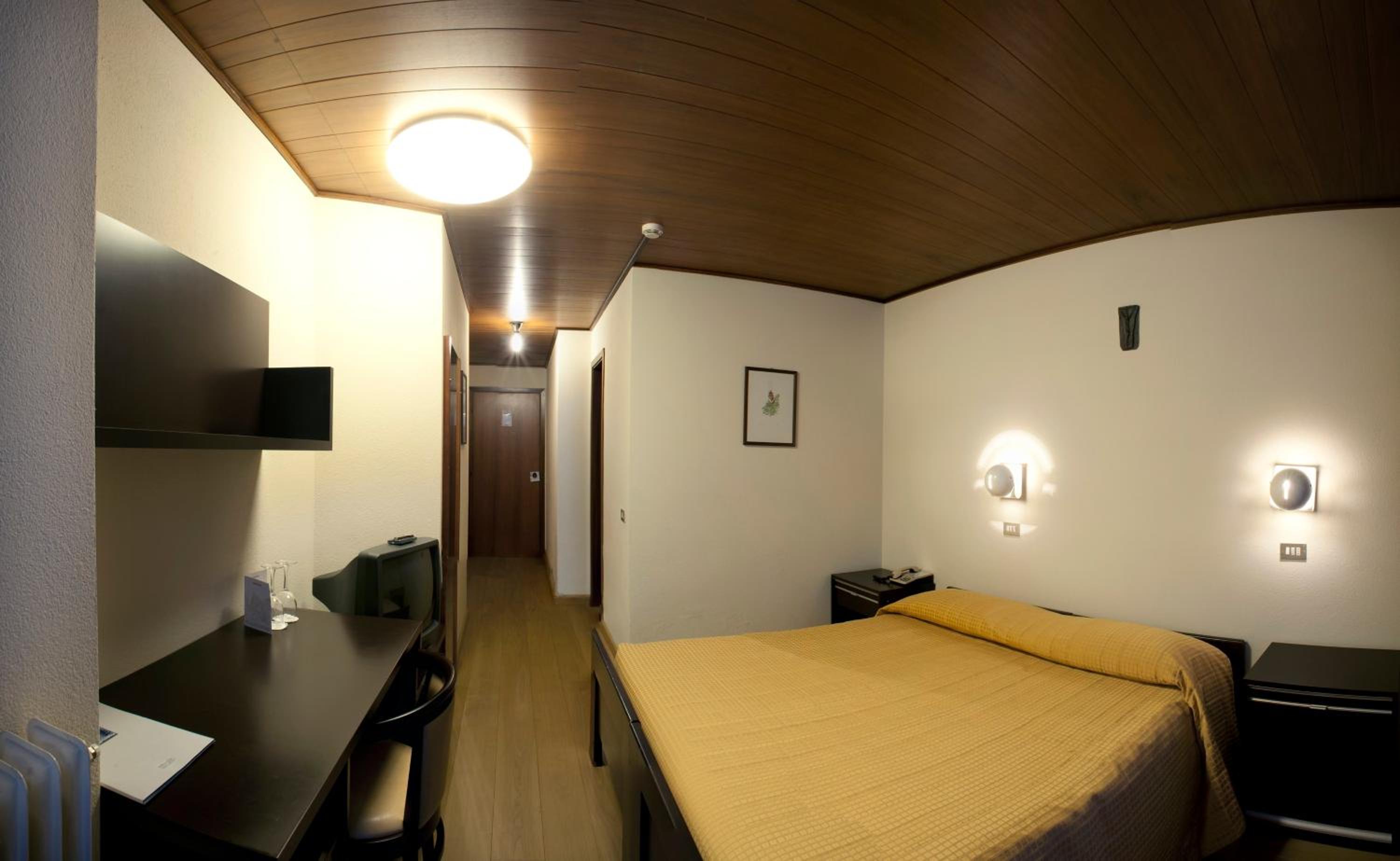 Standard Double or Twin Room - Photo 6