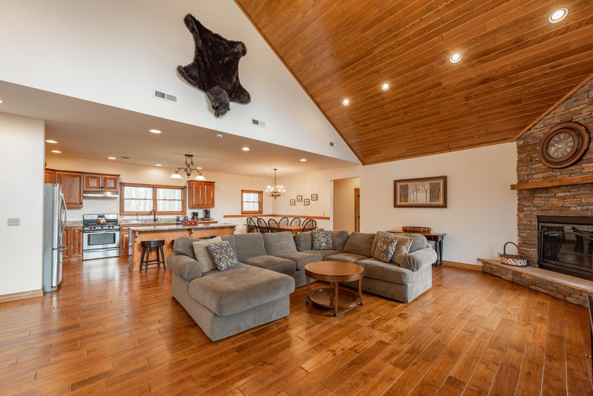 Five-Bedroom House photo 2