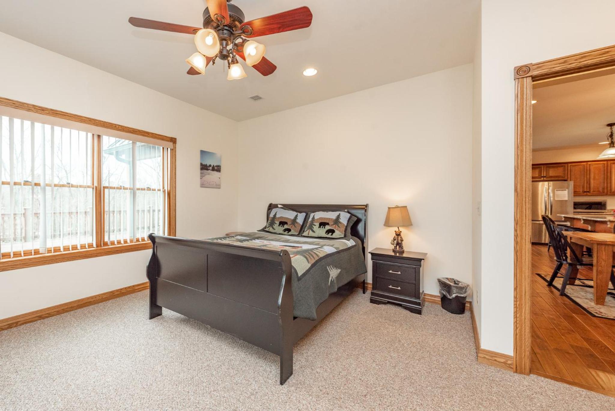 Five-Bedroom House photo 3