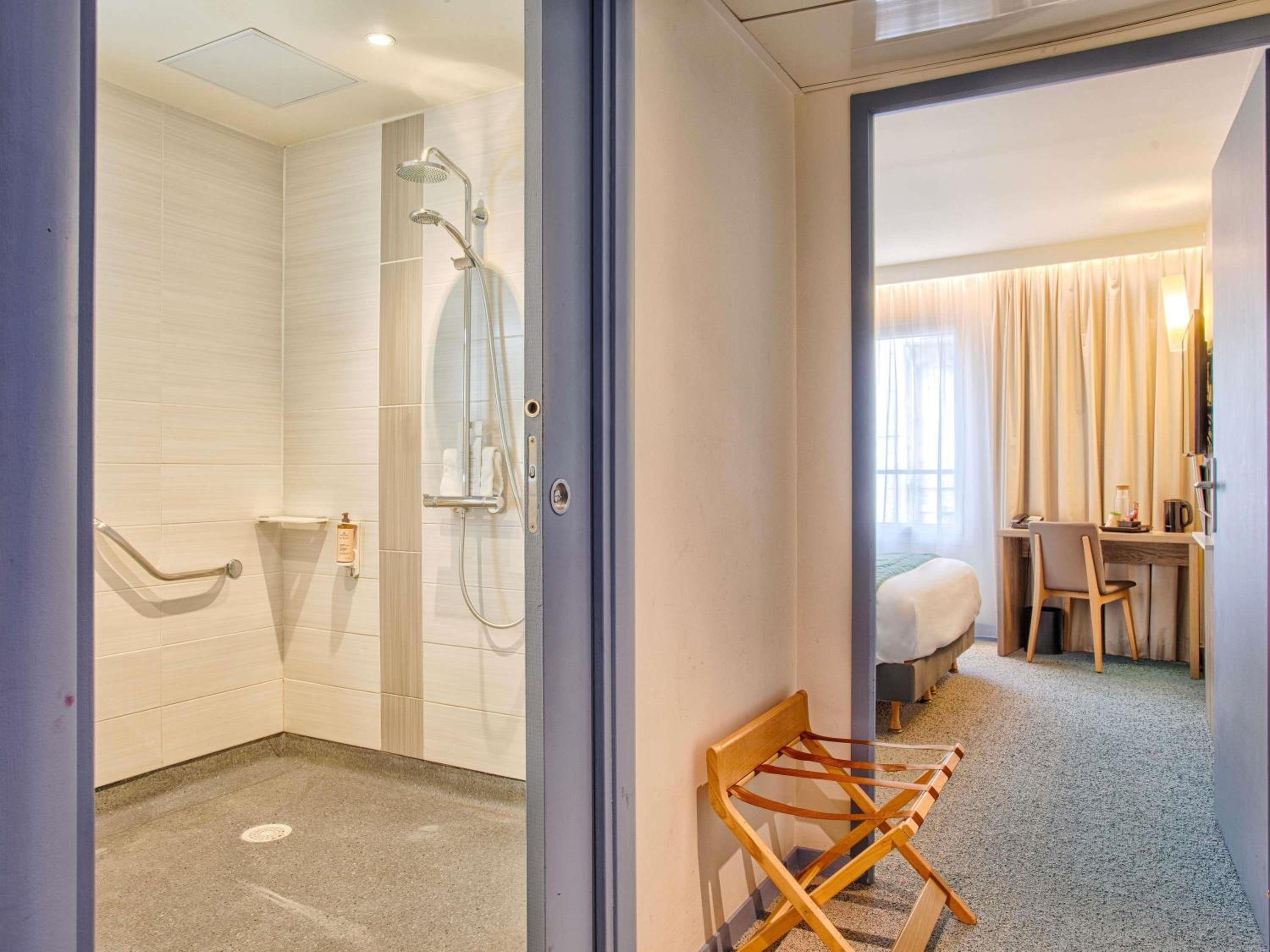 Queen Room - Disability Access photo 3