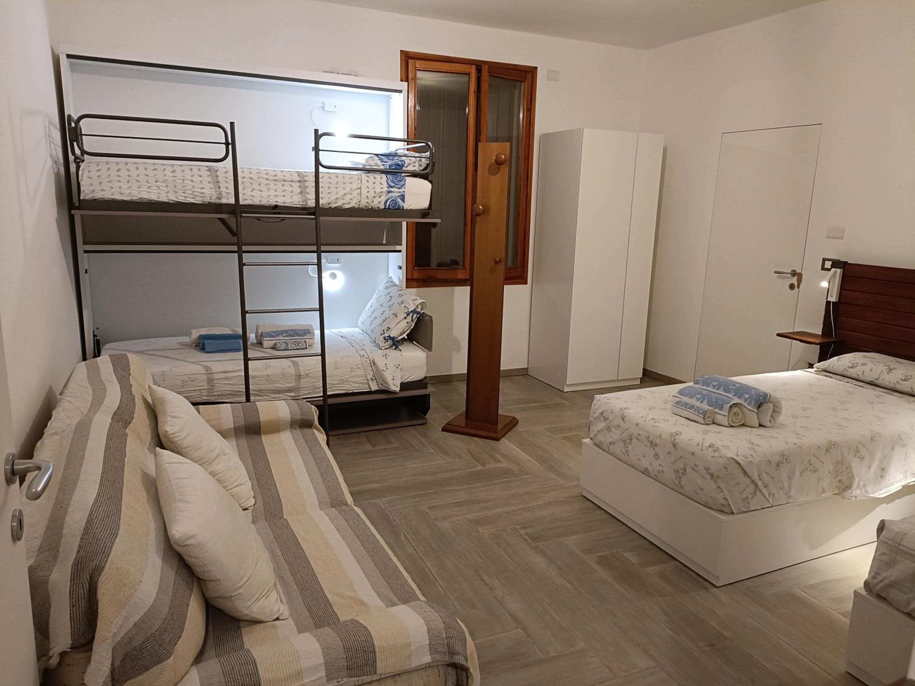 Quadruple Room with Private External Bathroom photo 2