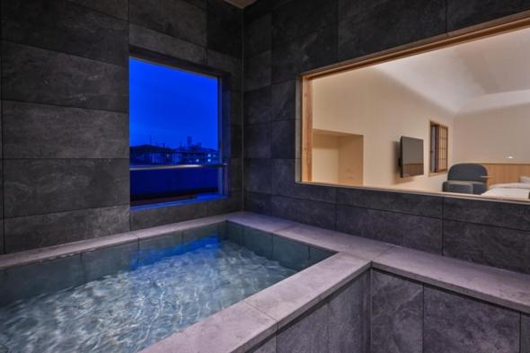 Twin Room with Private Bathroom photo 2