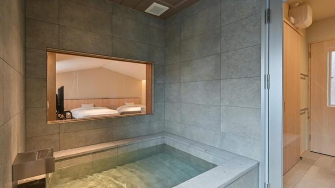 Twin Room with Private Bathroom photo 2