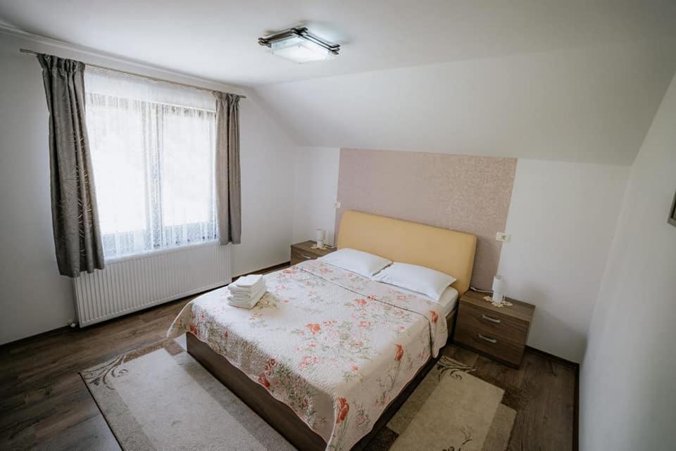 Double Room with Private Bathroom photo 1