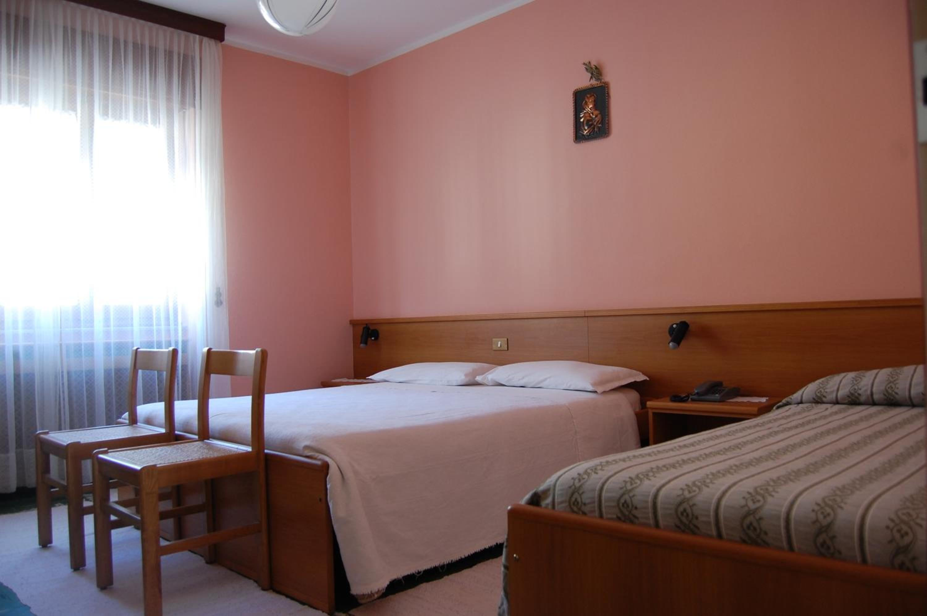 Two Connecting Rooms photo 3