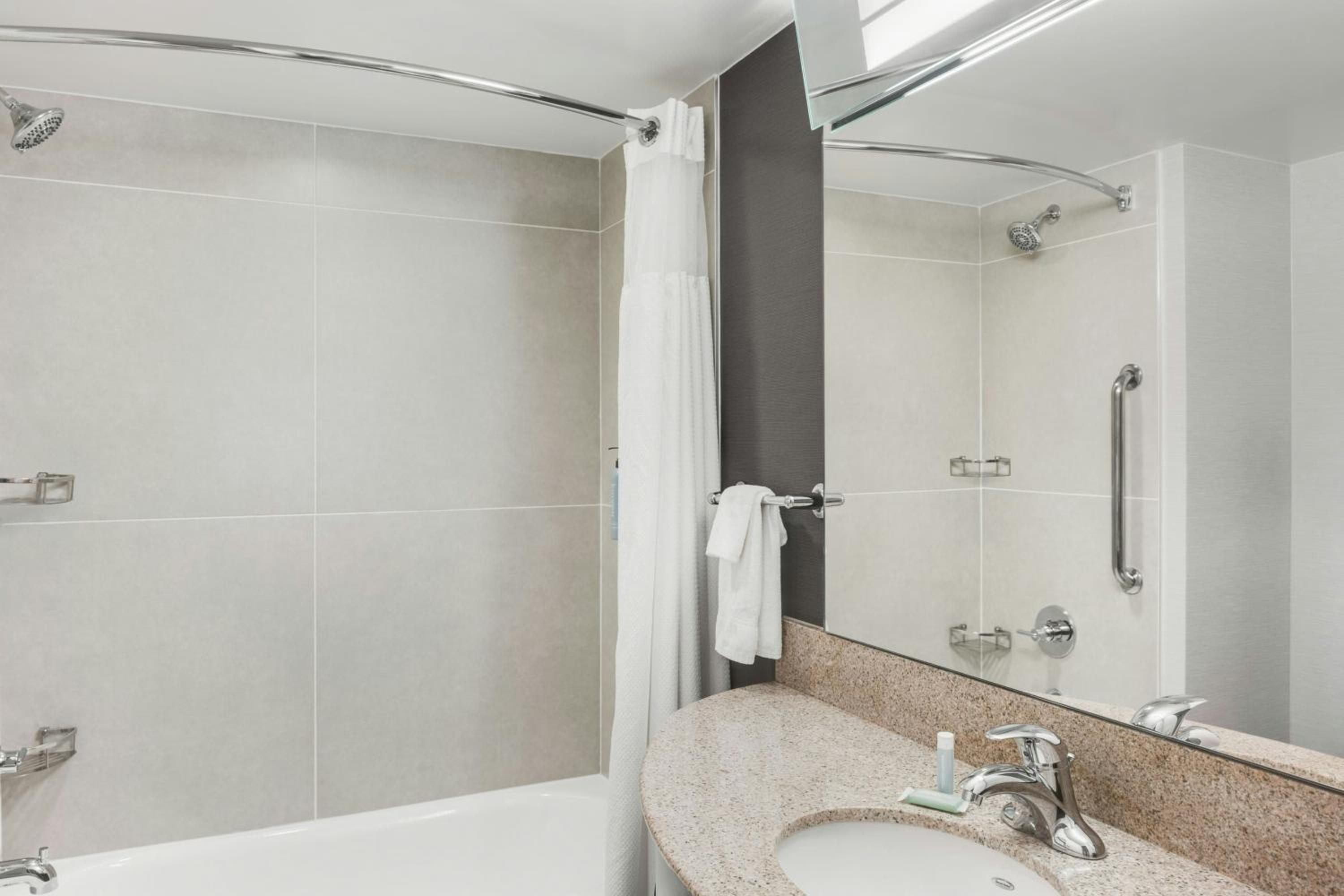 One-Bedroom King Suite with Sofa Bed - Photo 6