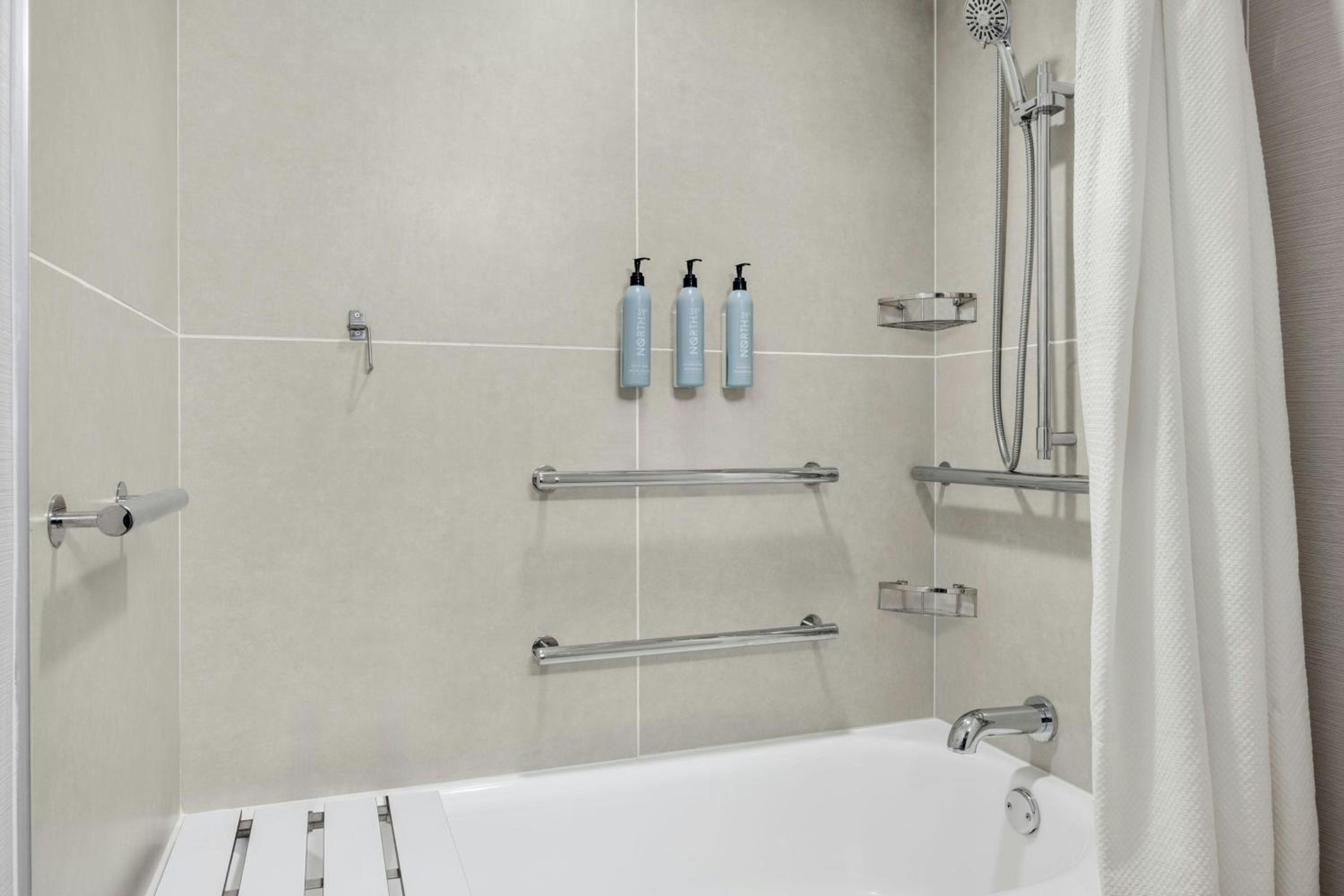 King Room with Transfer Shower - Mobility Access - Photo 4
