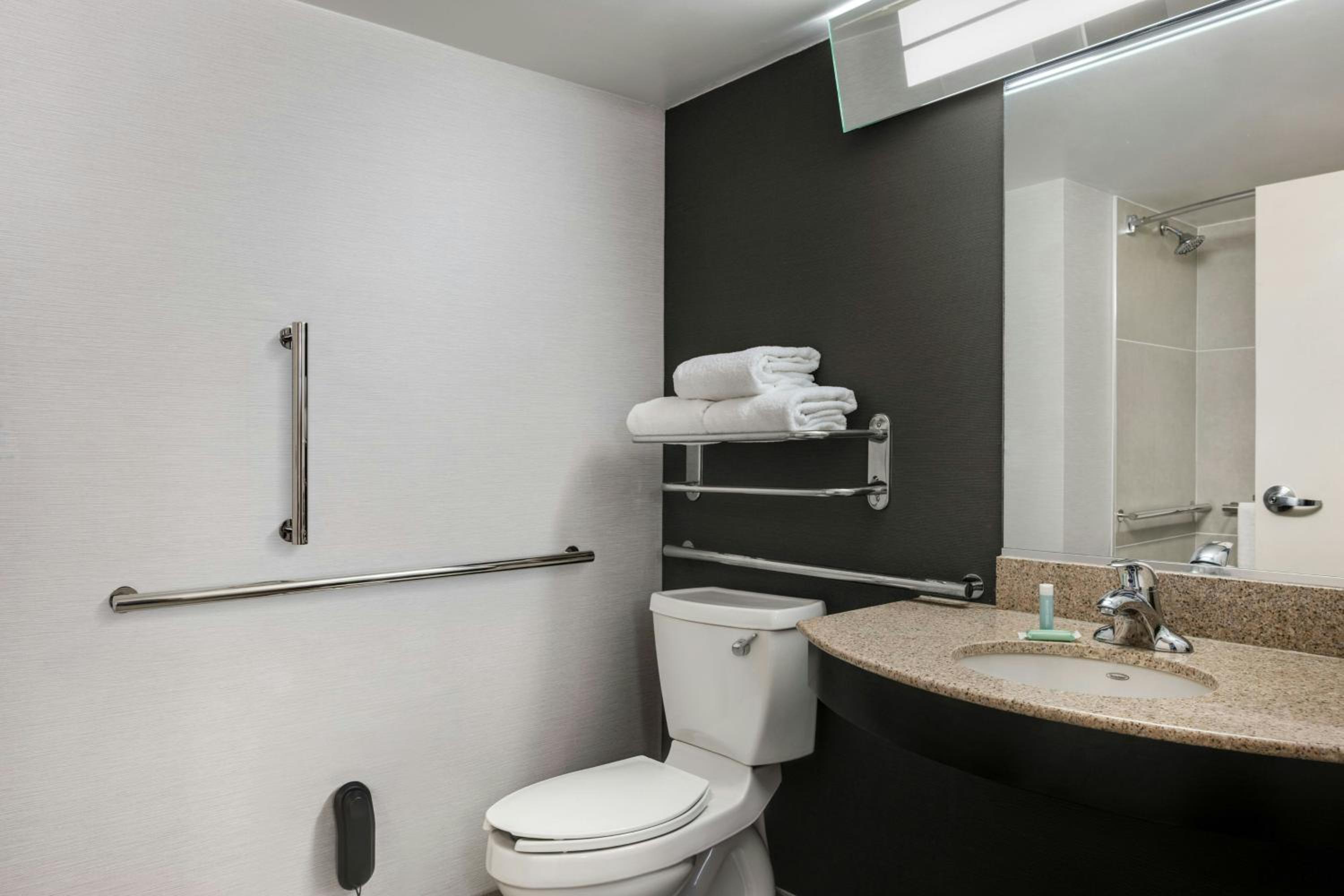 King Room with Transfer Shower - Mobility Access - Photo 5