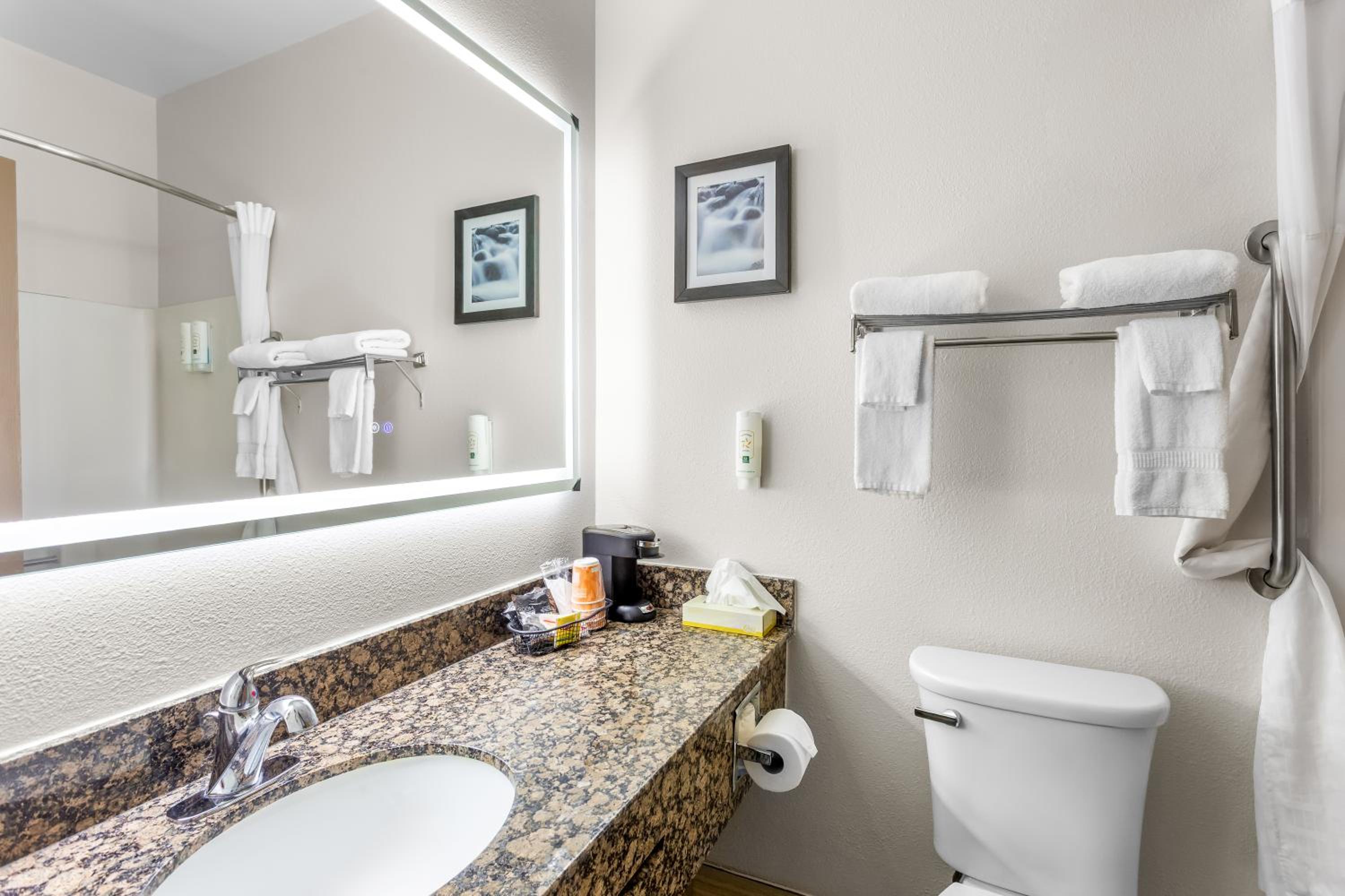 Queen Room - Accessible/Nonsmoking - Photo 2