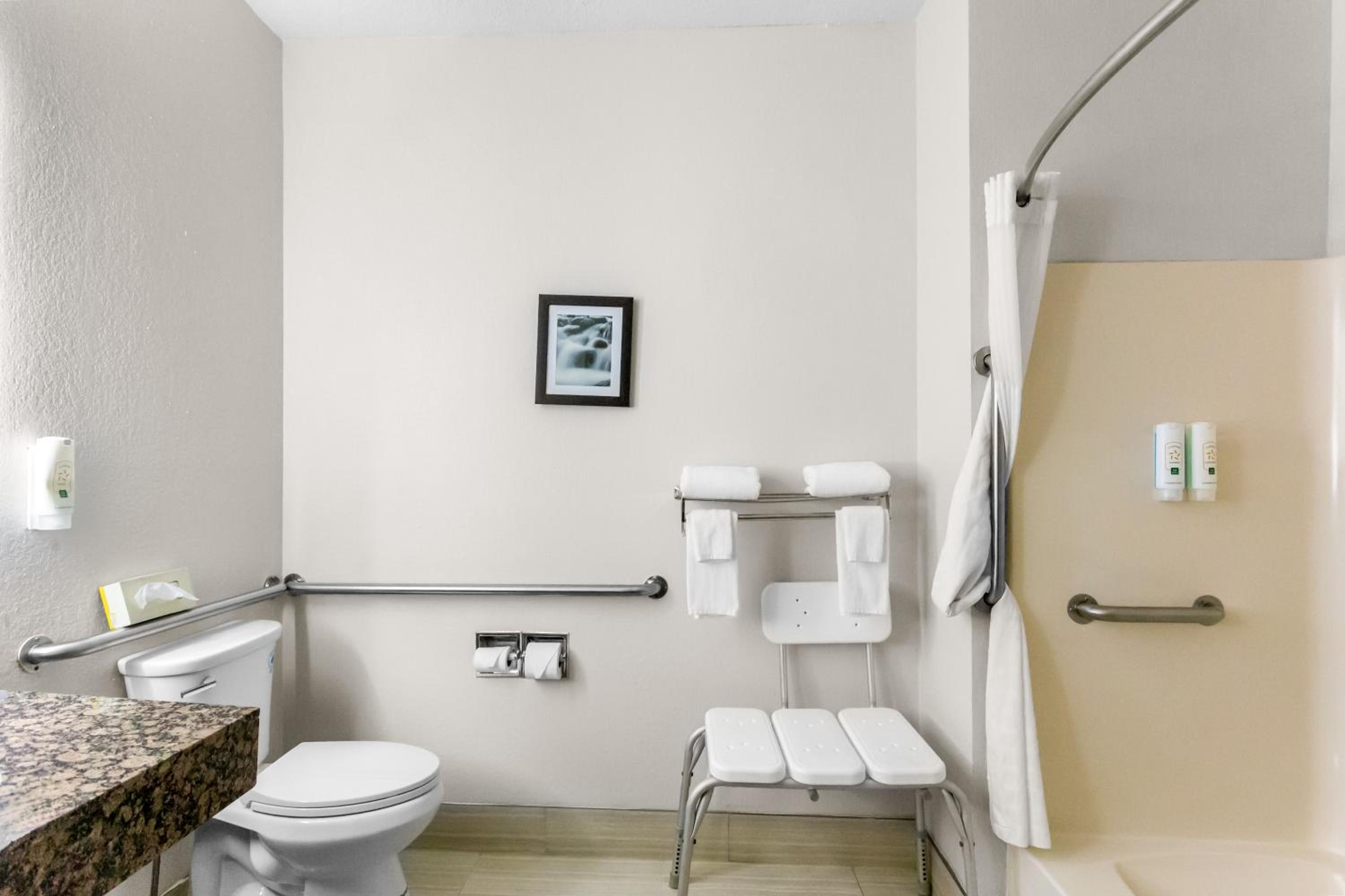 Queen Room - Accessible/Nonsmoking - Photo 5