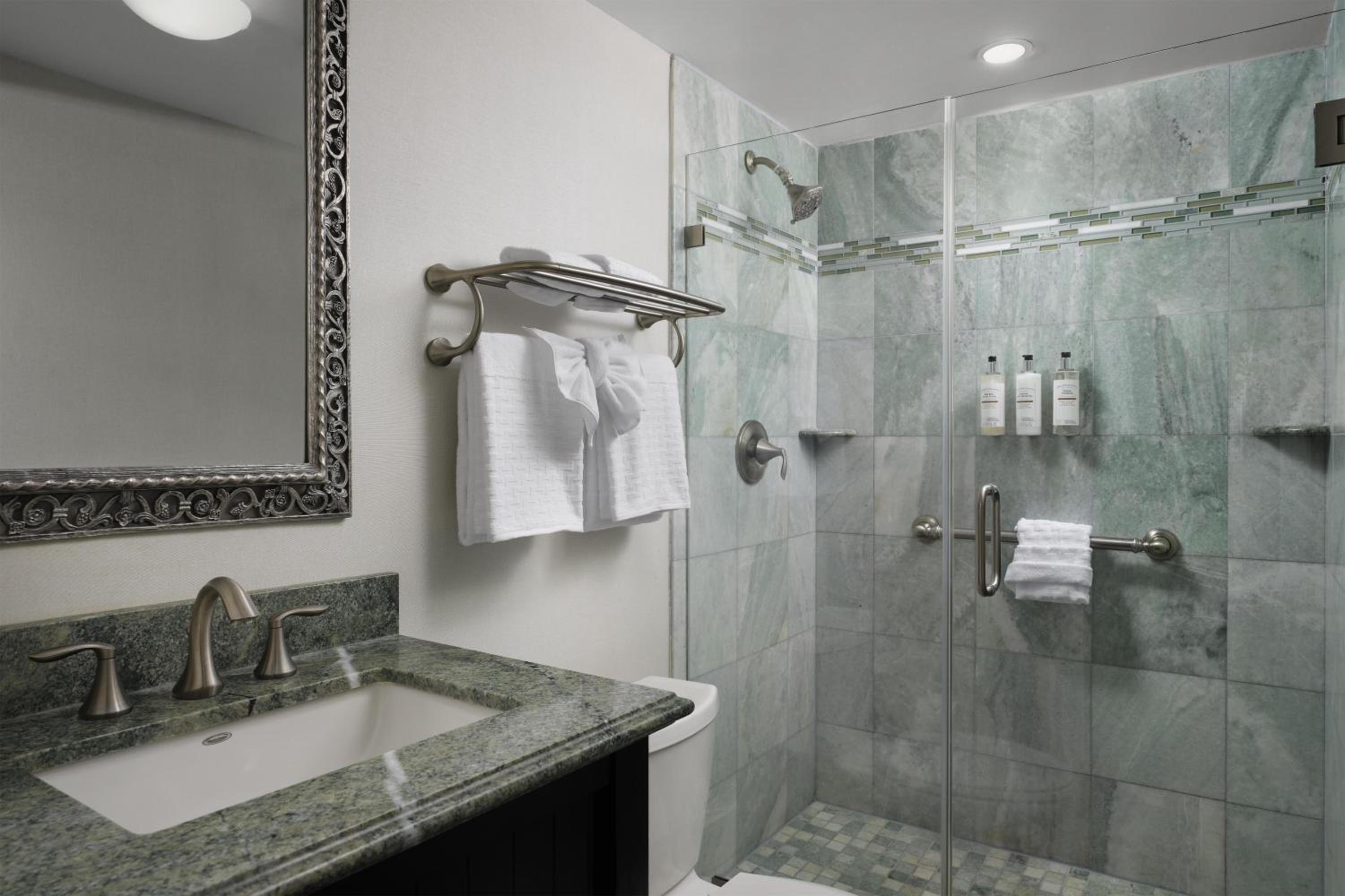 Queen Room with Kitchenette - First Floor - Photo 4