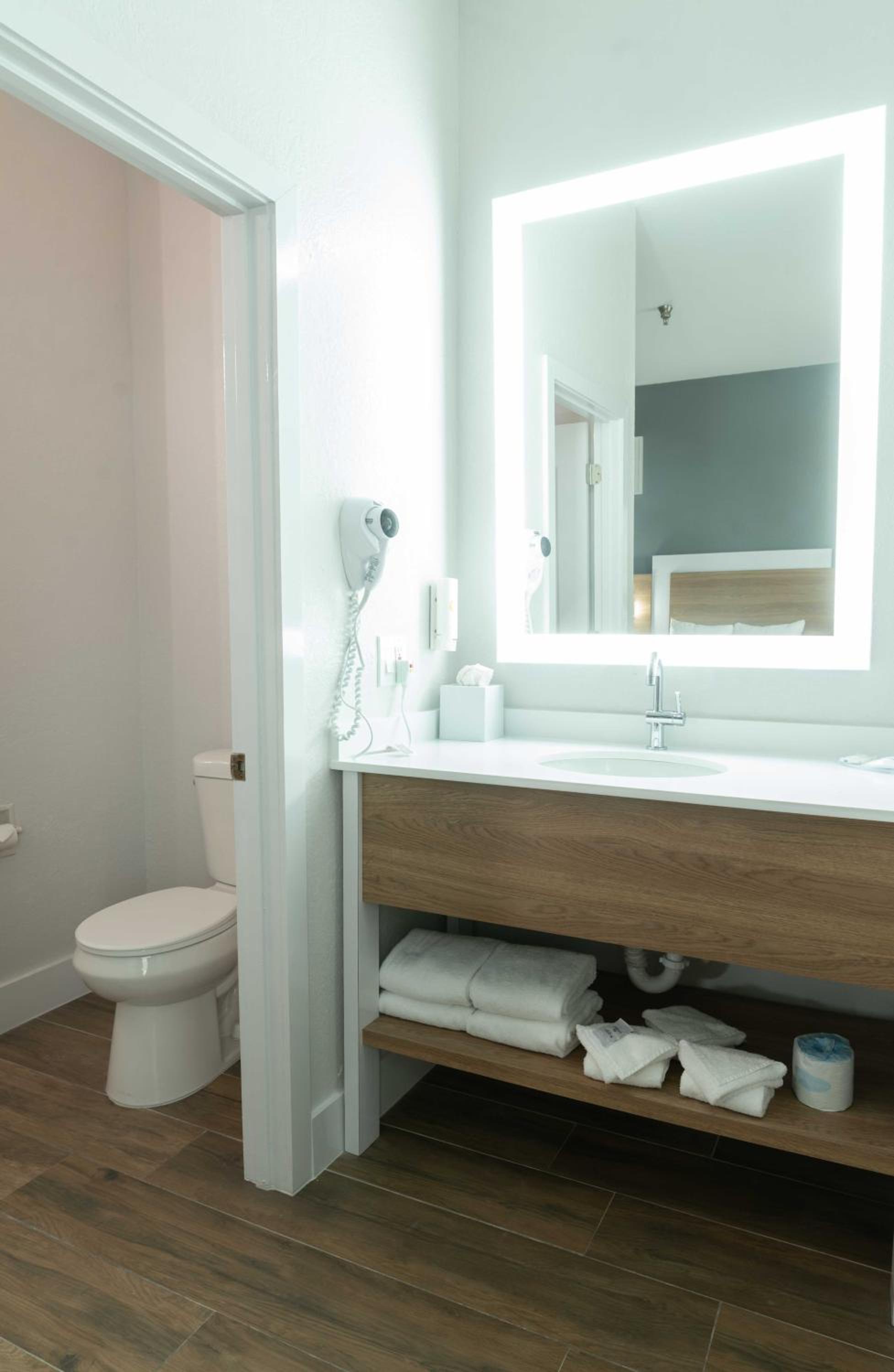 One Room Suite with Two Double Beds - Non Smoking - Photo 4