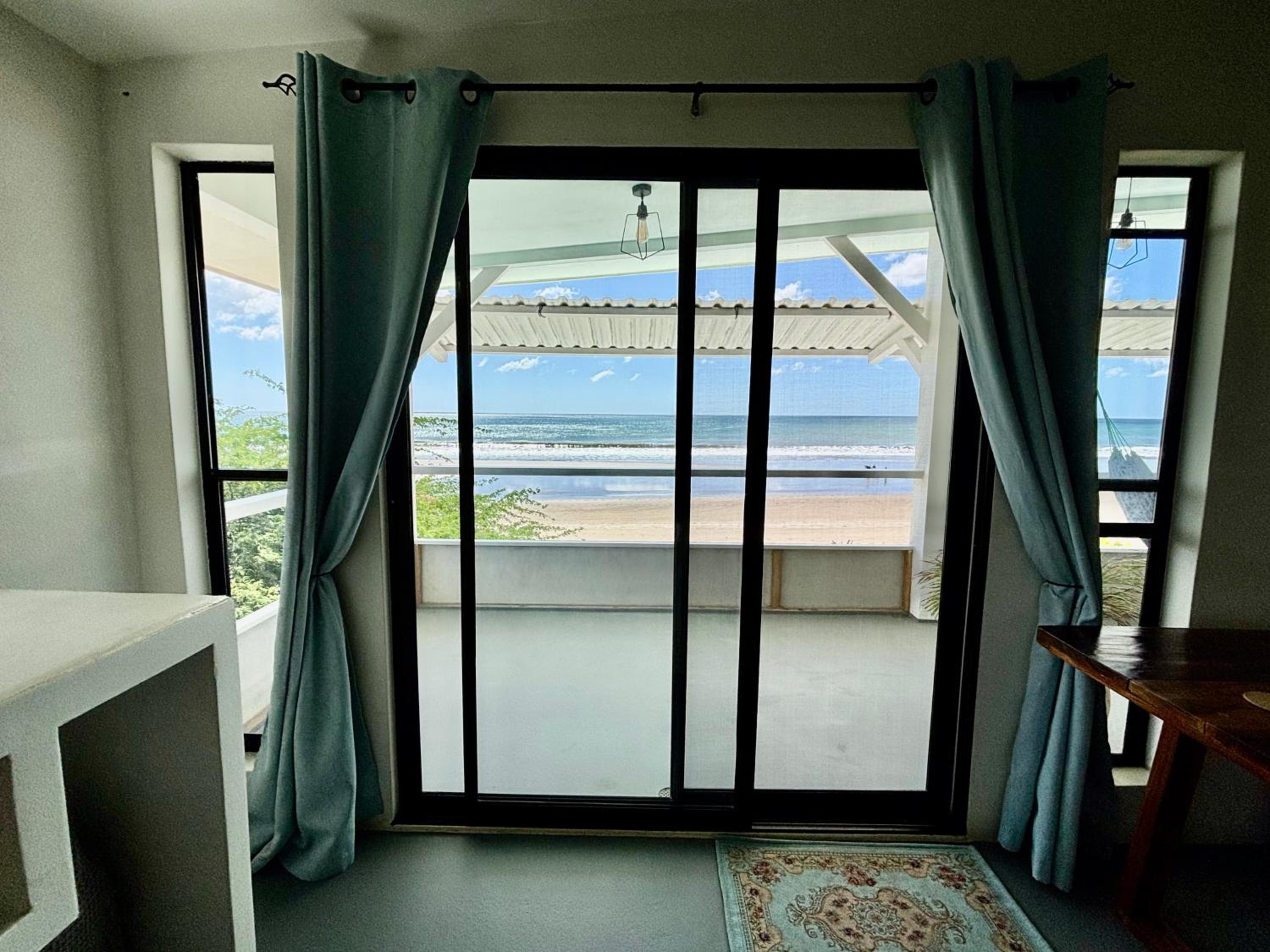 Deluxe One-Bedroom Apartment with Ocean View photo 2