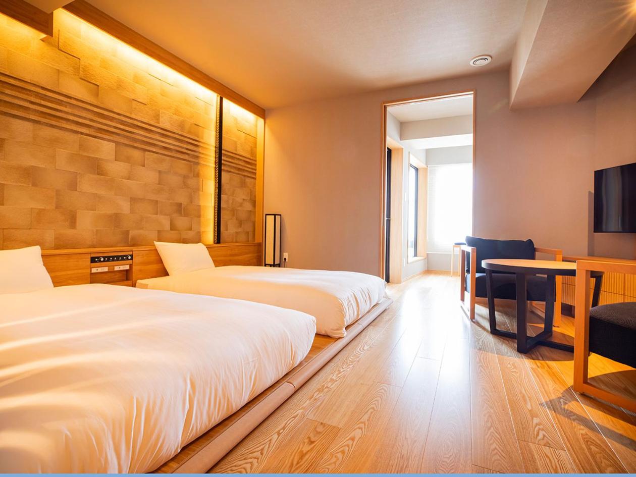 Twin Room with Private External Bathroom