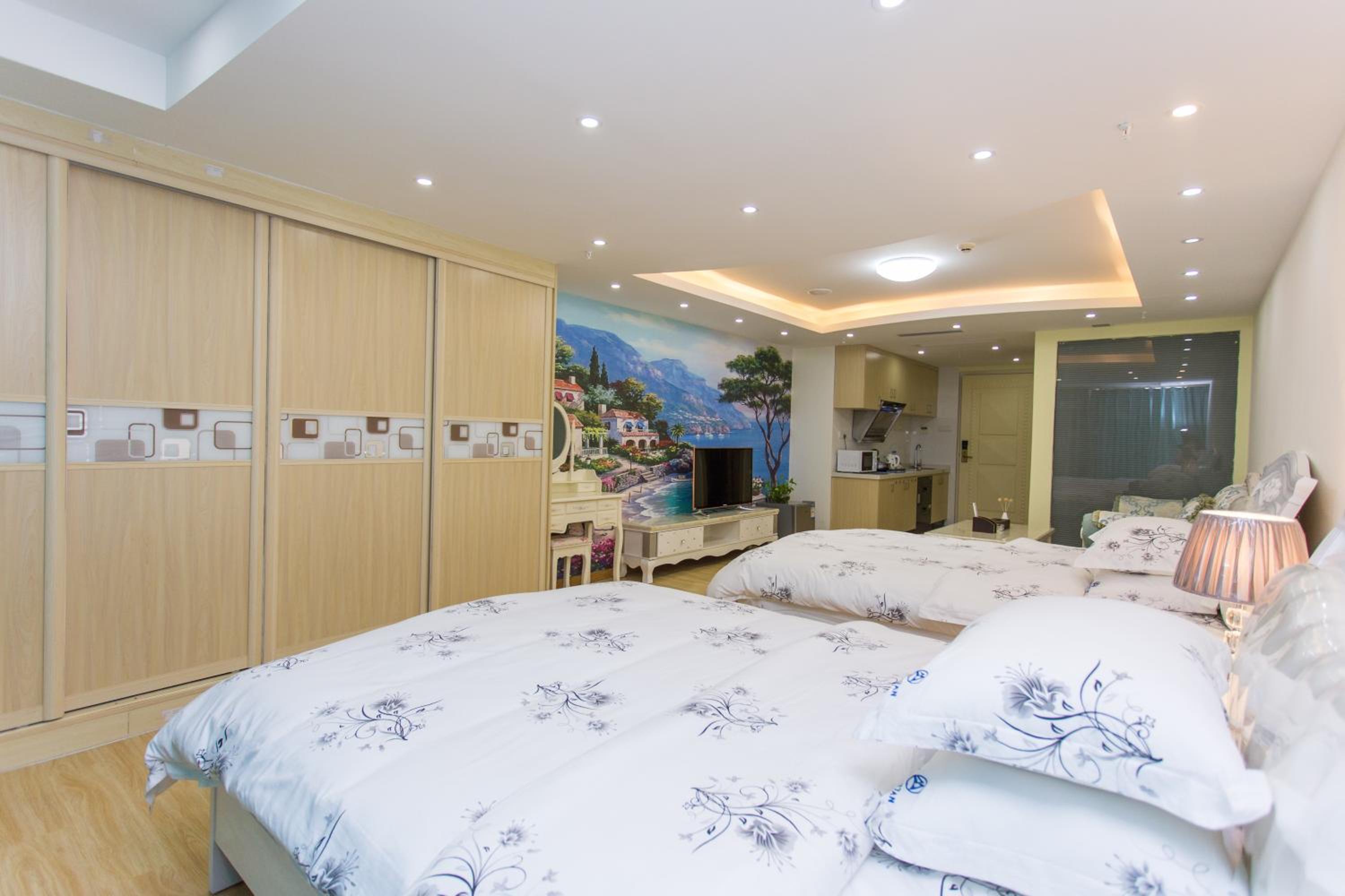 Deluxe Twin Room with City View - Photo 27