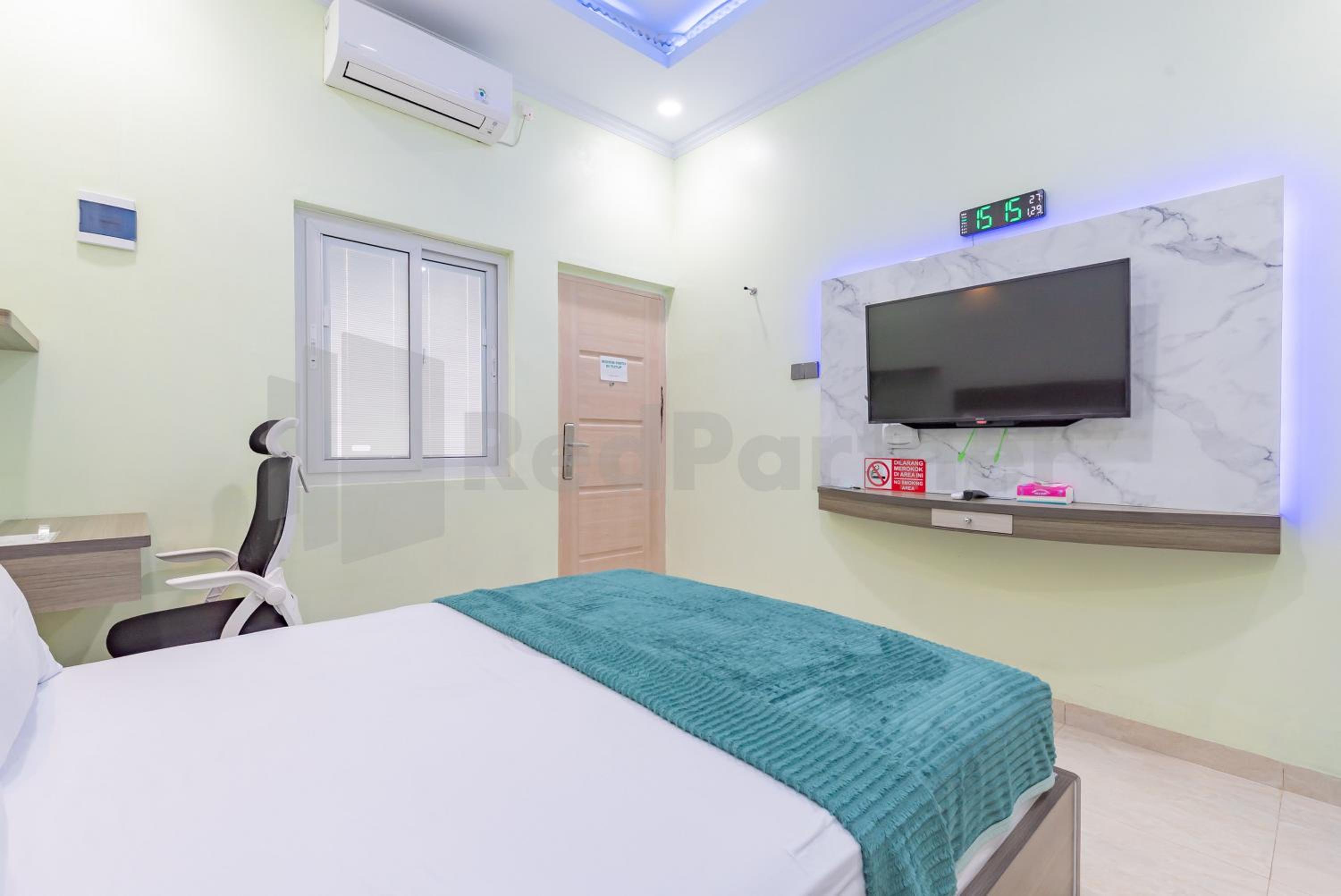 Standard Twin Room - Photo 1