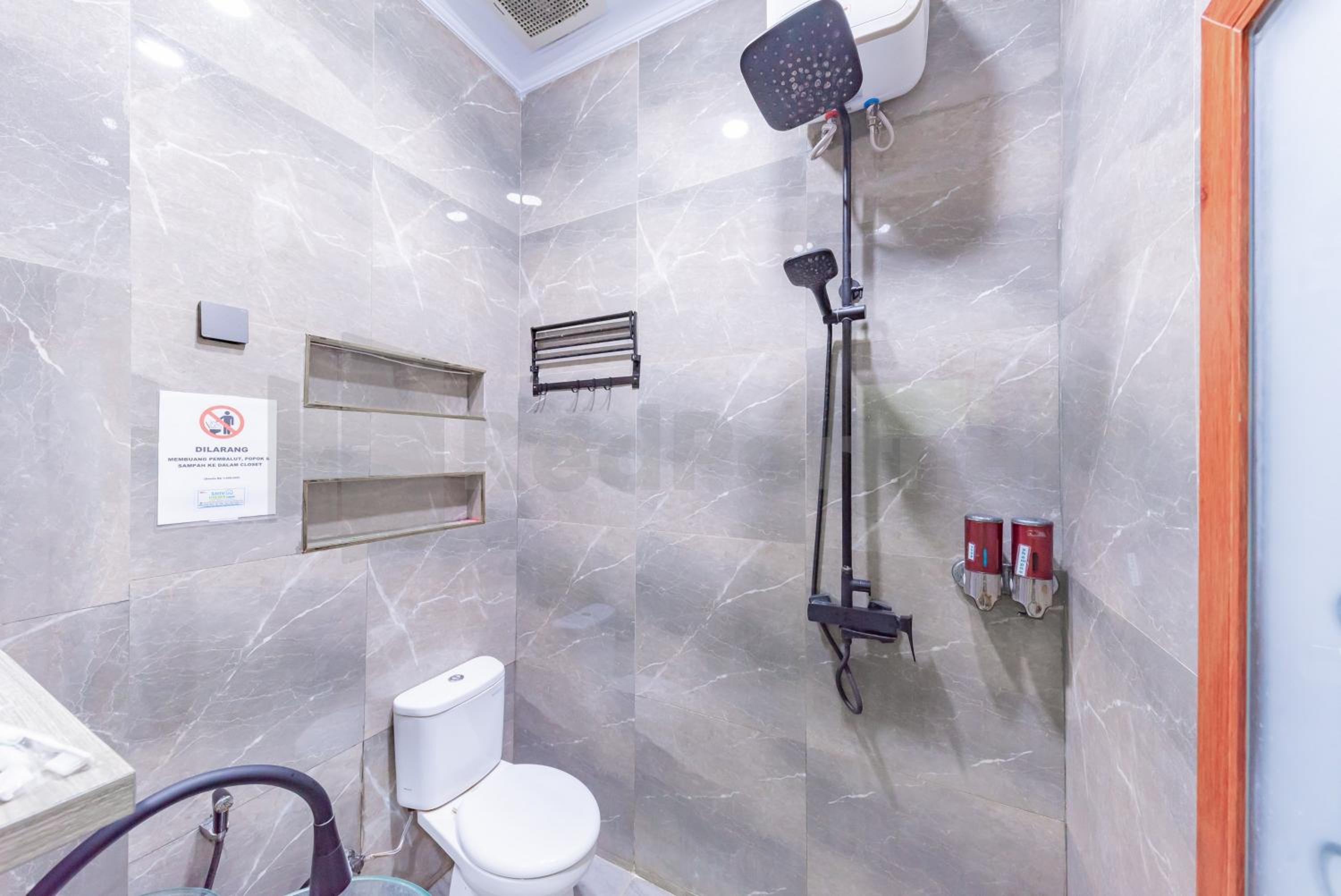 Standard Twin Room - Photo 4