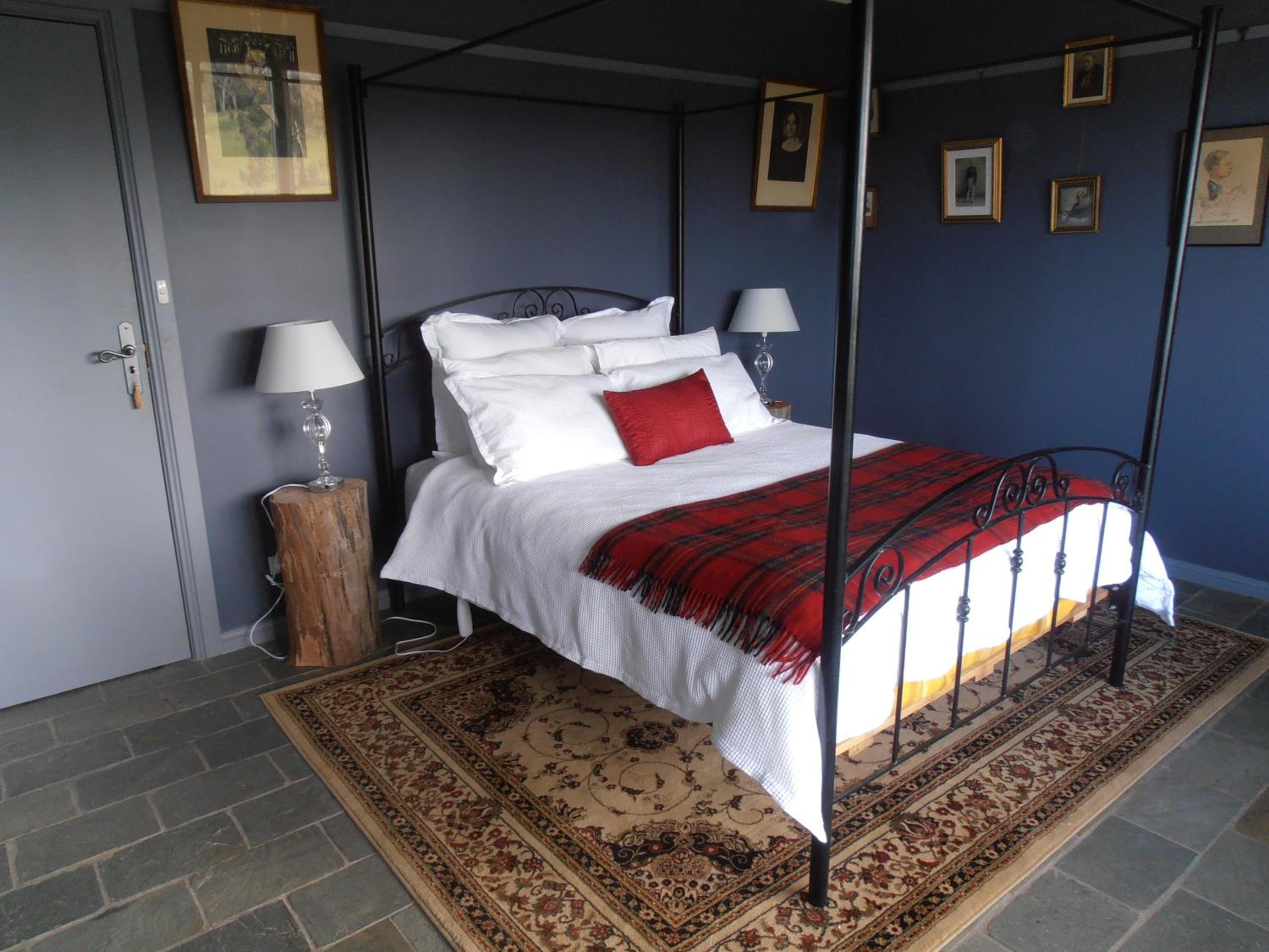 Queen Room with Private Bathroom photo 1