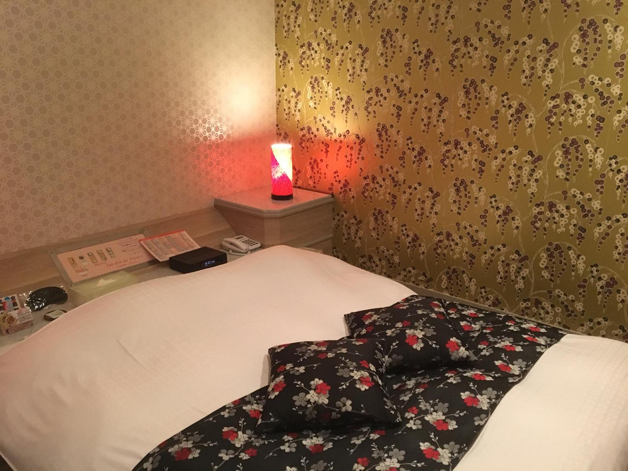 Standard Double Room - Photo 8