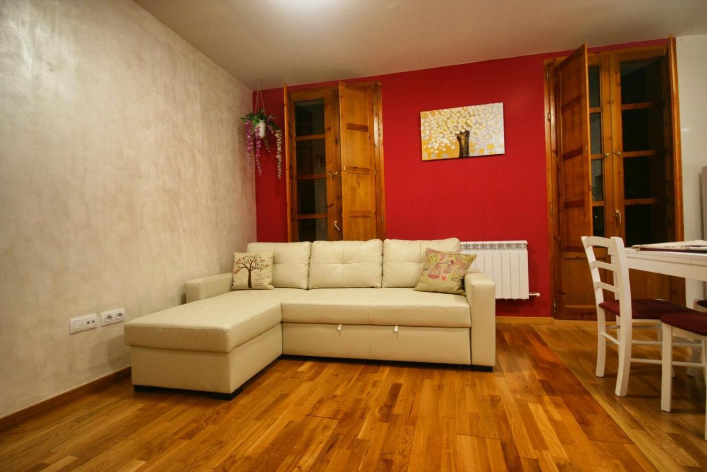 Studio Apartment - Photo 3