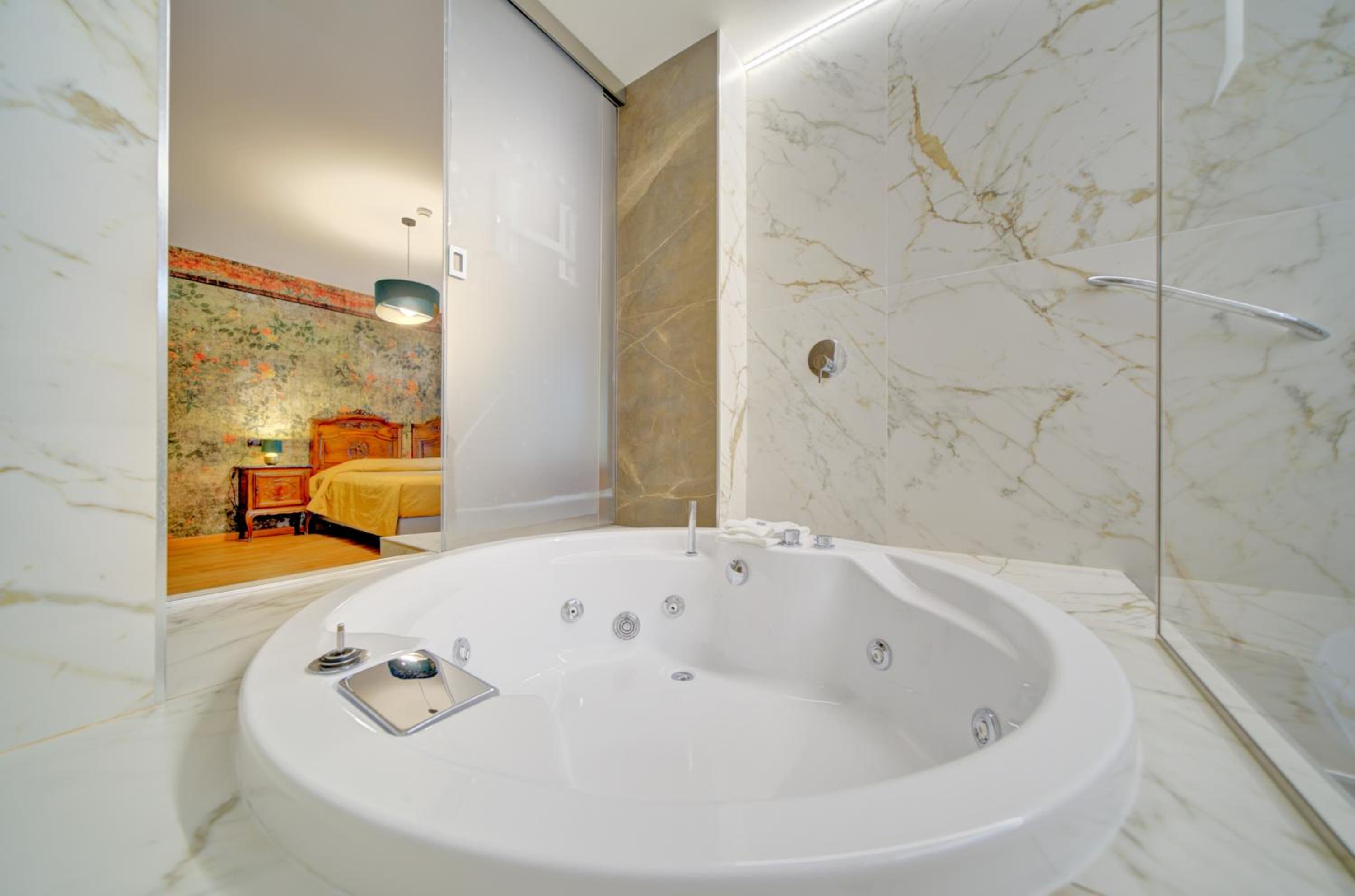 King Suite with Spa Bath