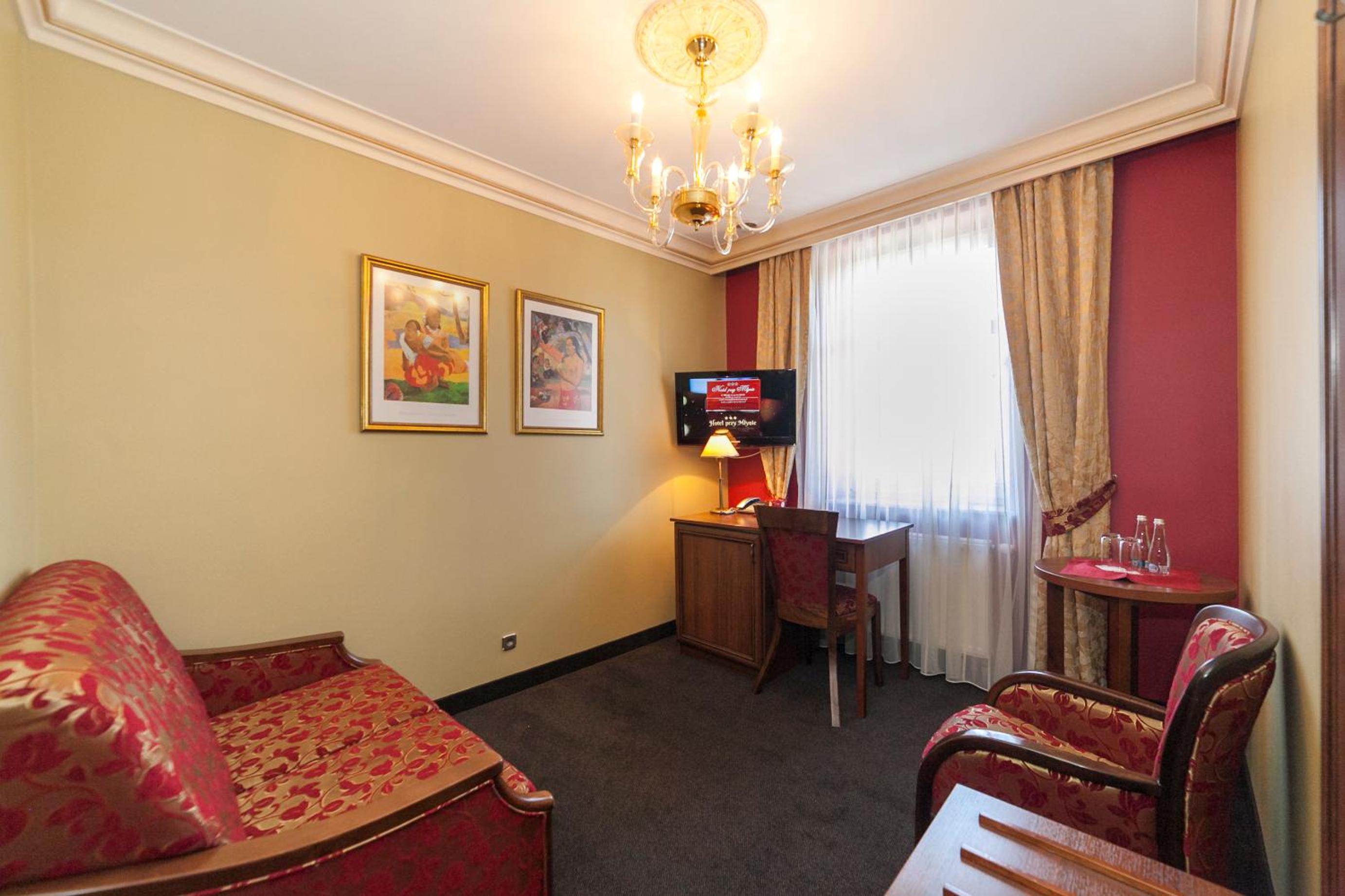 Studio - Photo 2