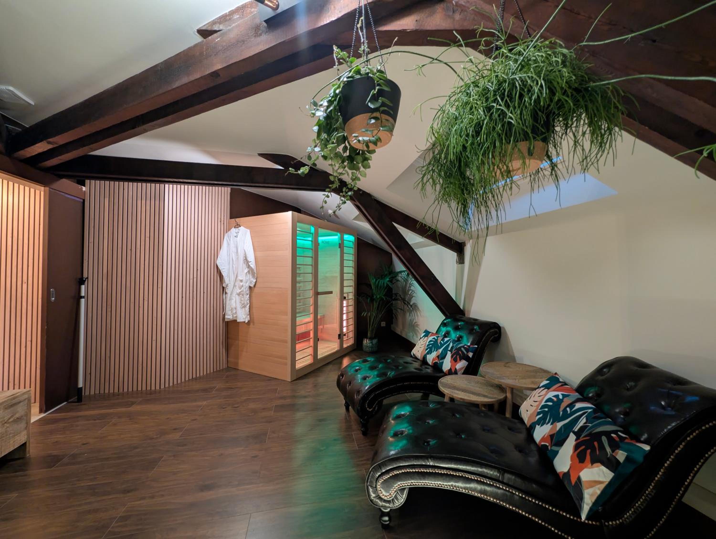 Deluxe Suite with Spa Bath