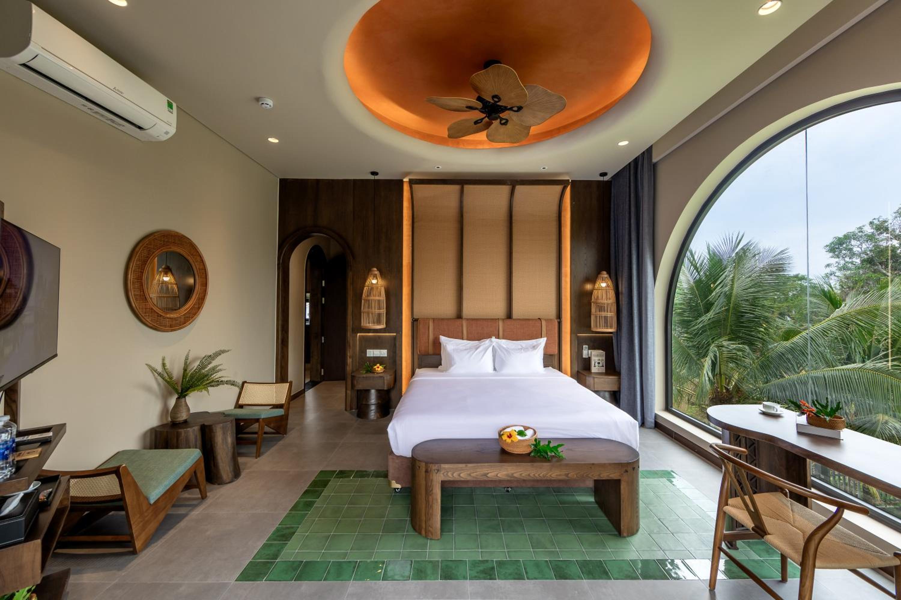 Suite with Pool View