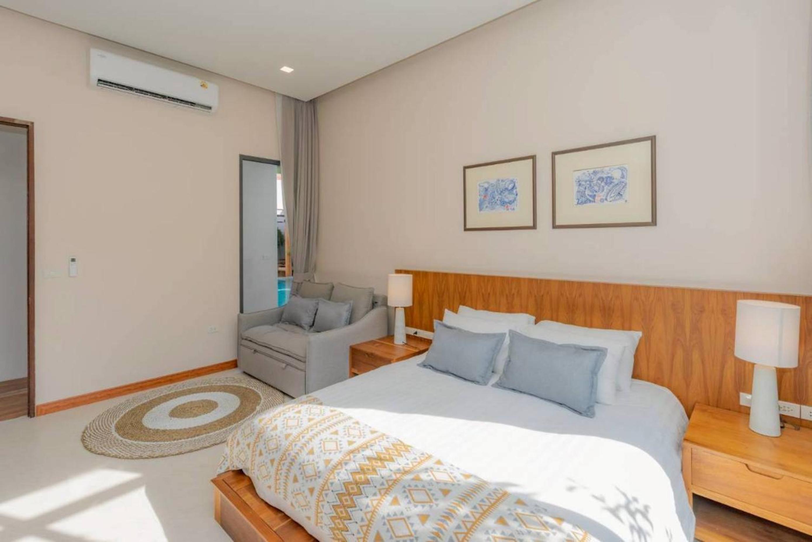 Six-Bedroom Villa  photo 2