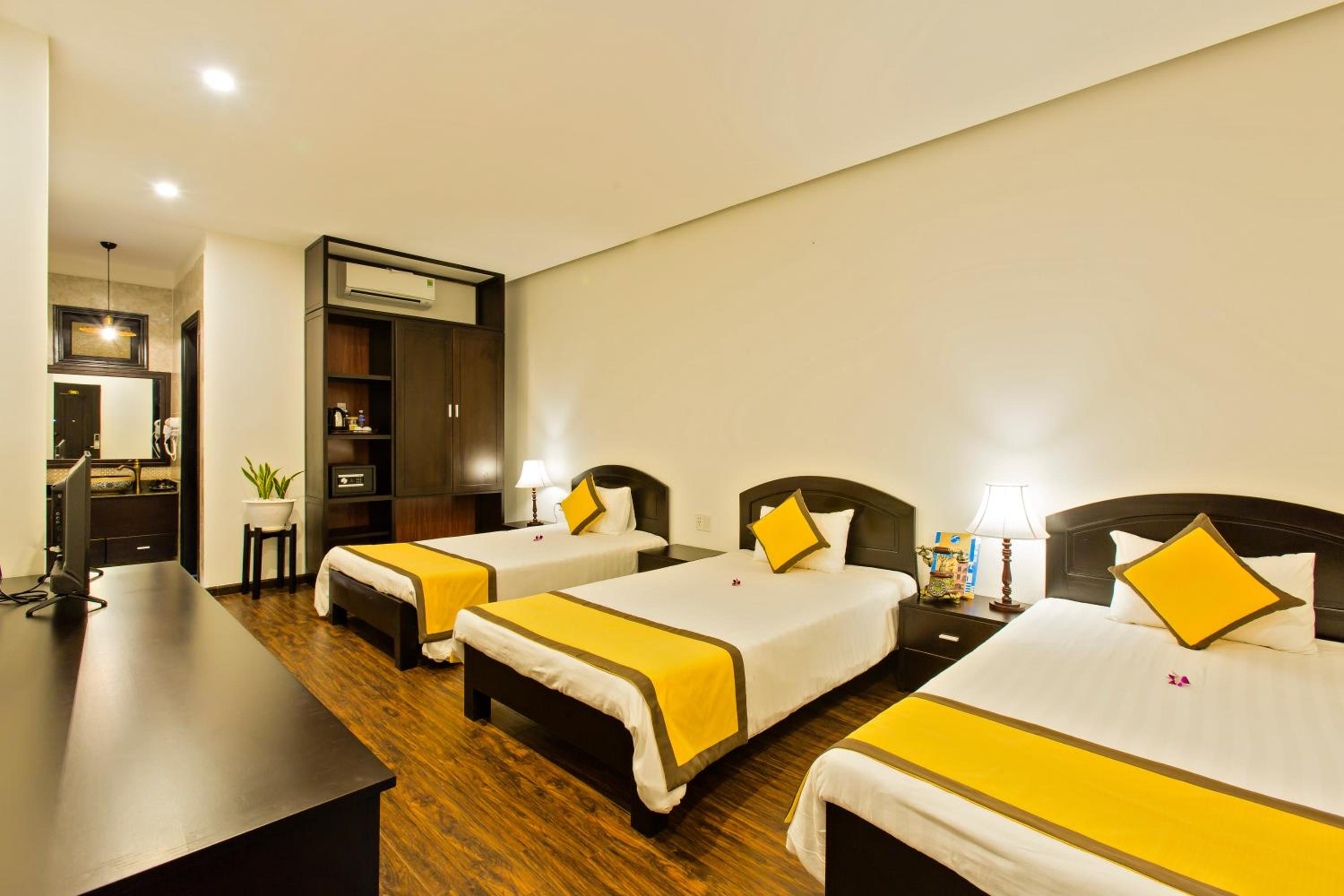 Deluxe Triple Room - Photo 2