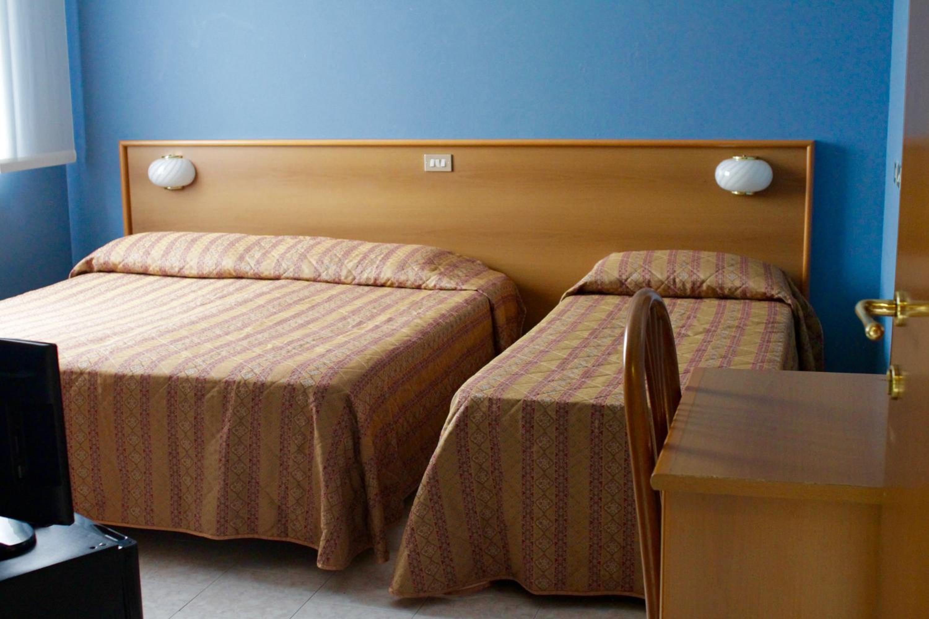 Standard Triple Room photo 2
