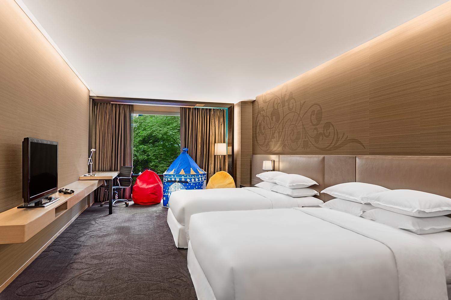 Paradox Family Two Queen Room