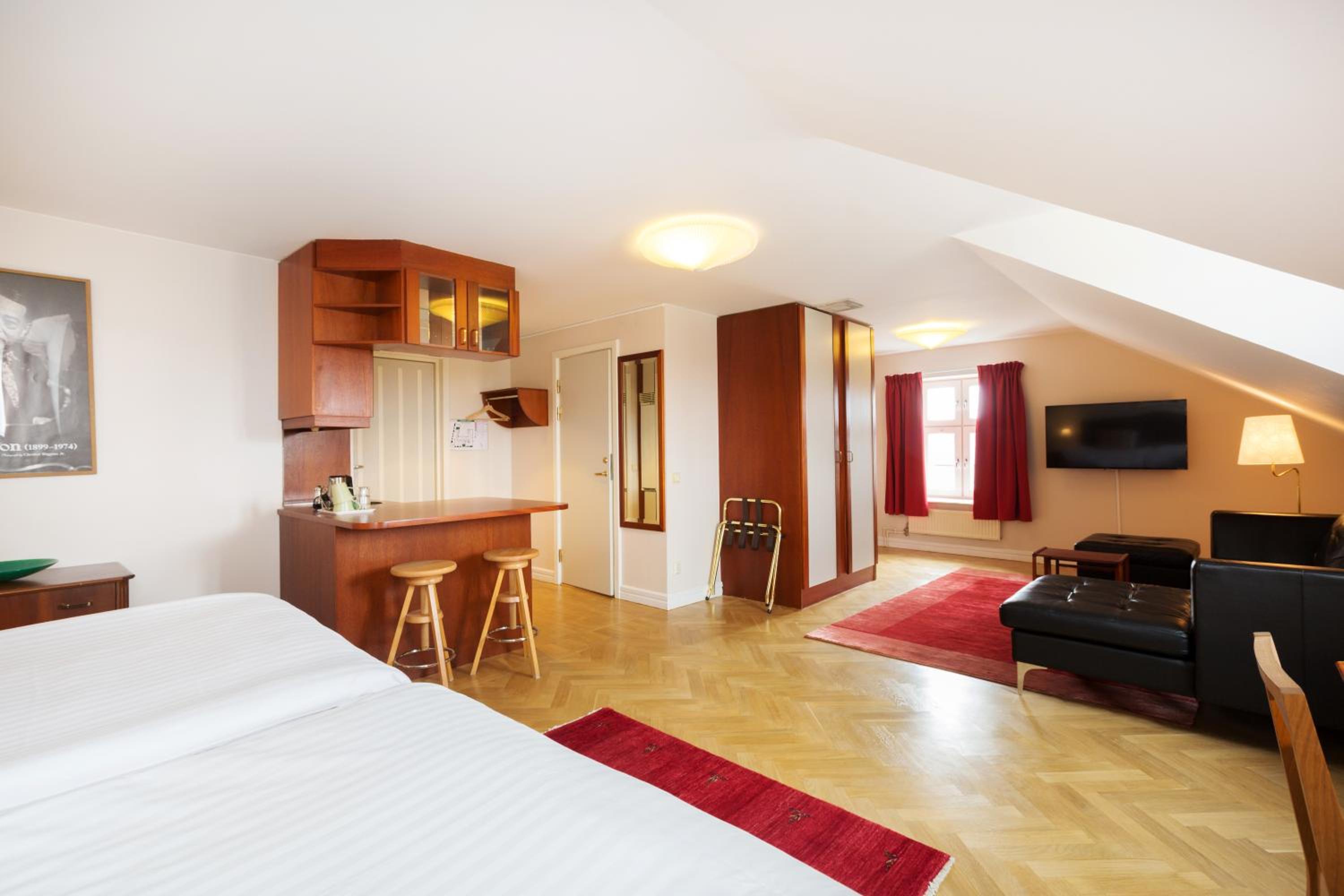Deluxe Room - Photo 6