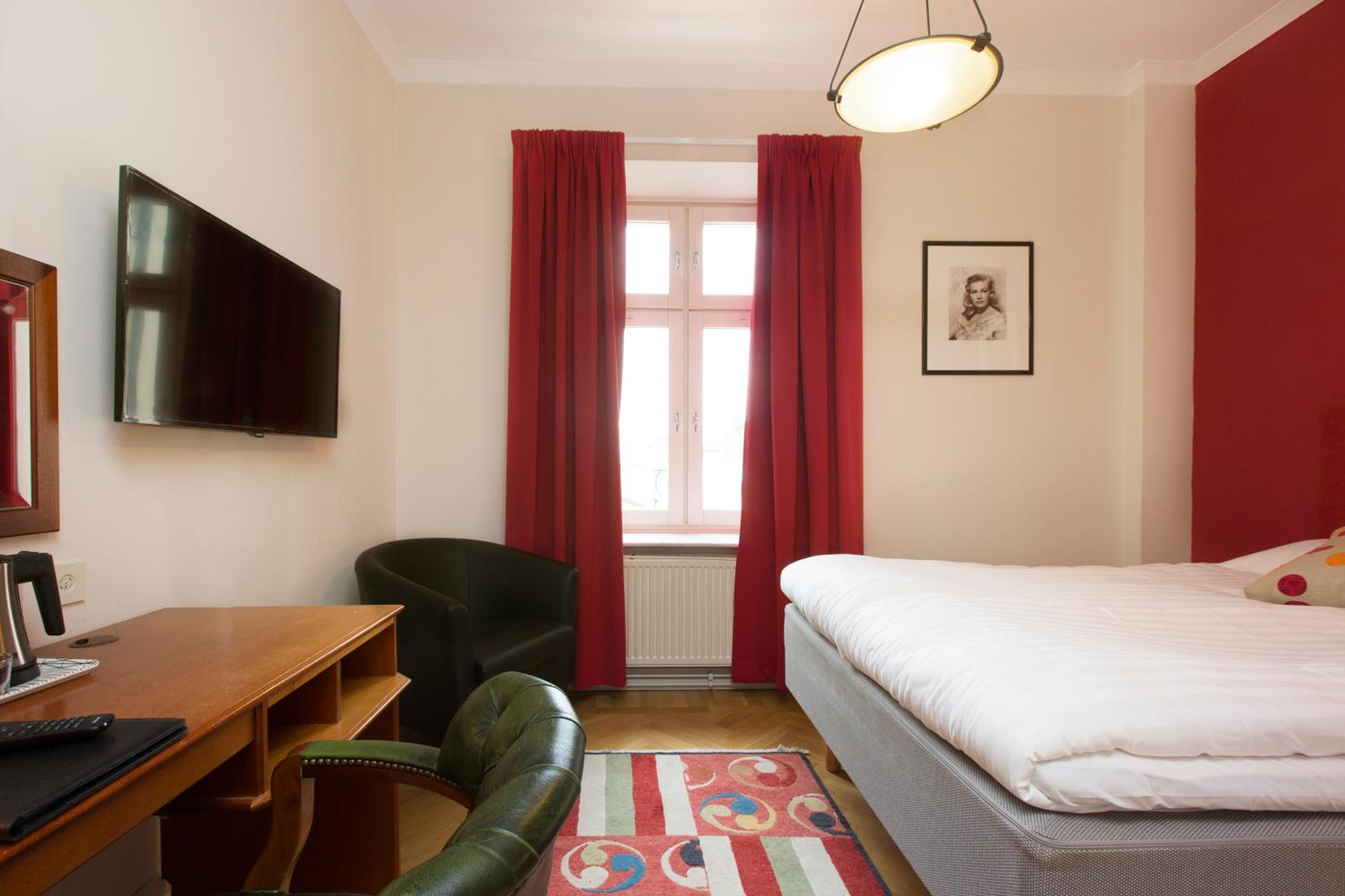 Small Double Room - Photo 3
