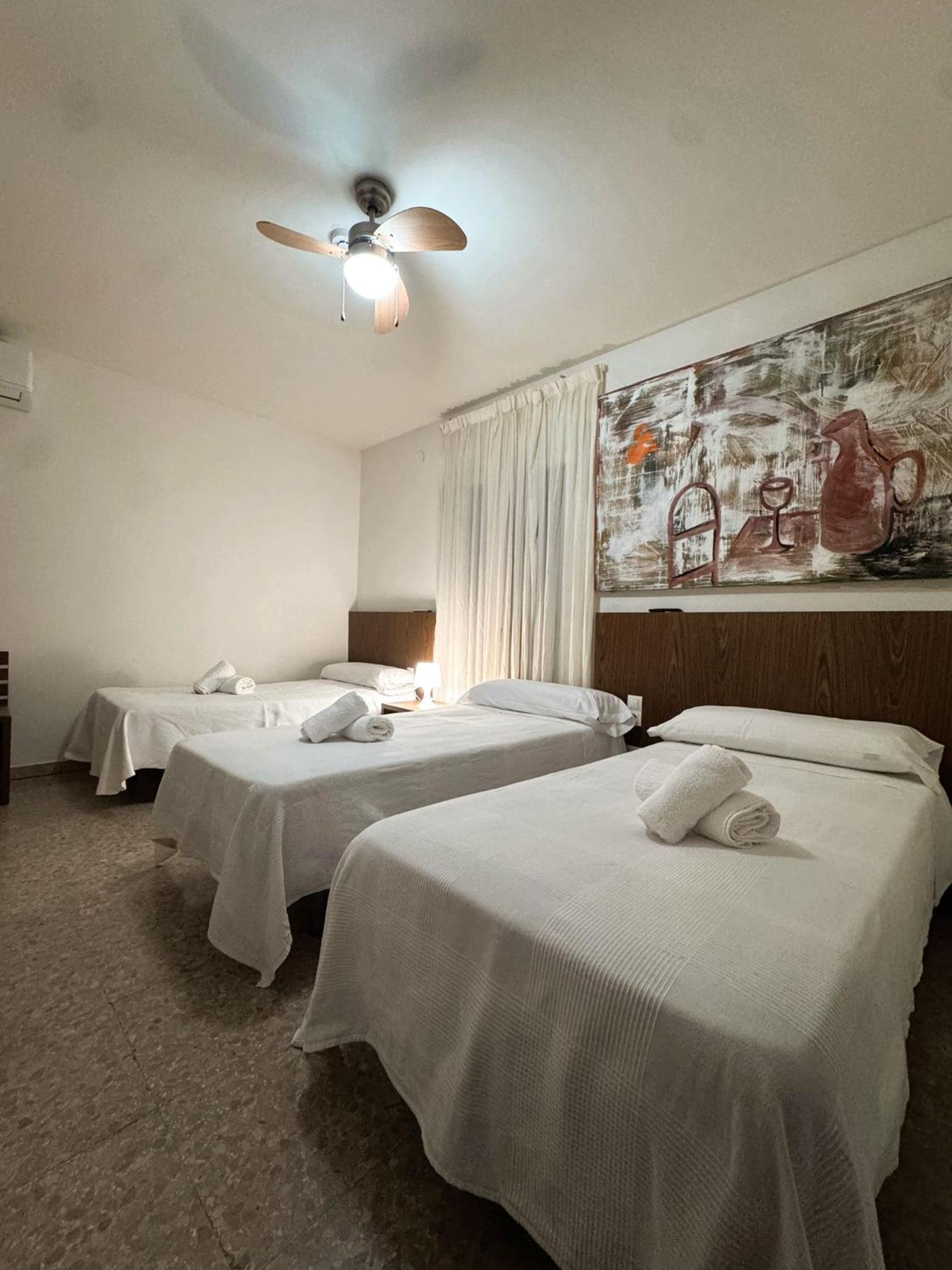 Triple Room with Private Bathroom photo 3