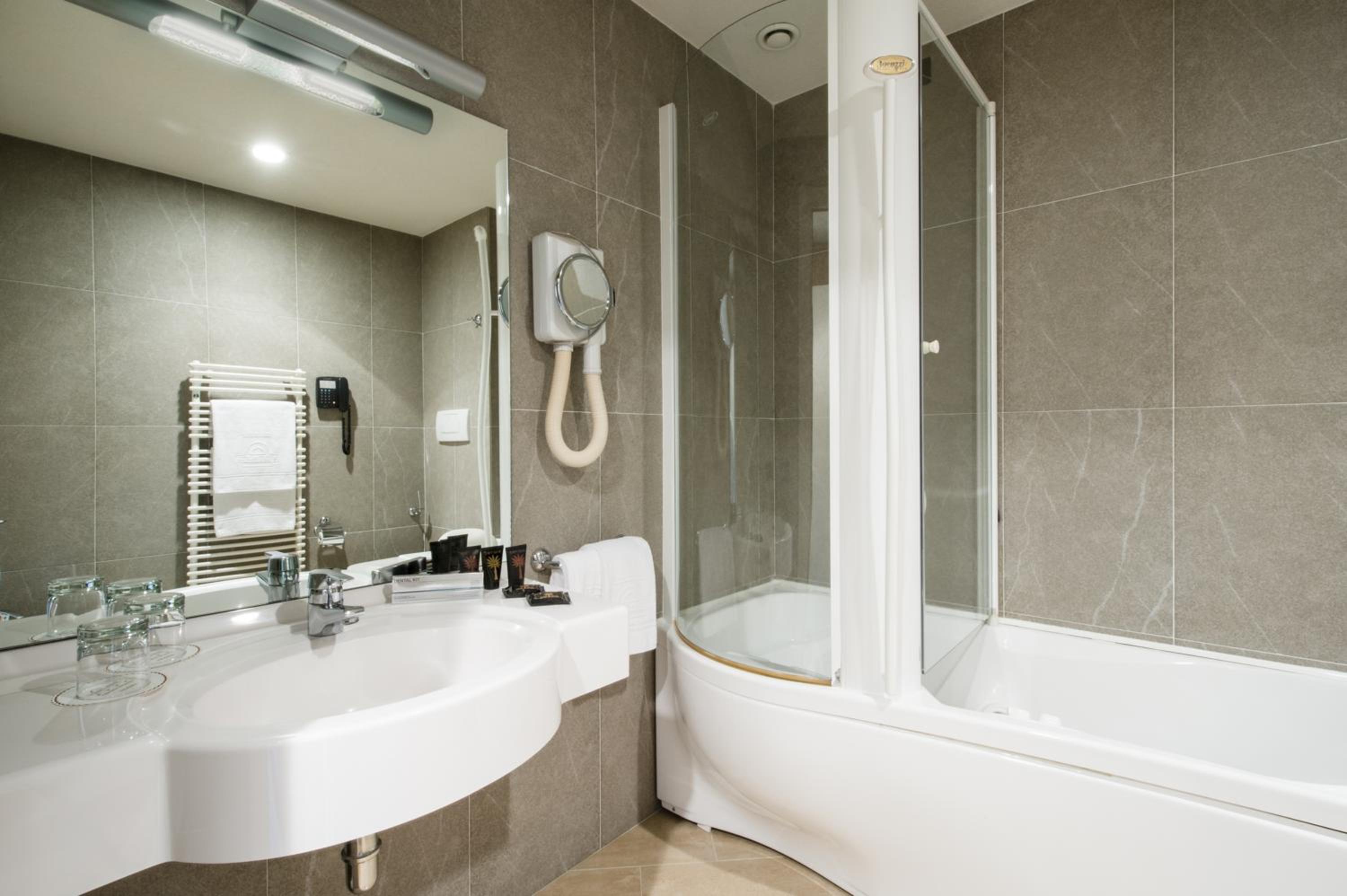 Superior Double or Twin Room - Photo 6