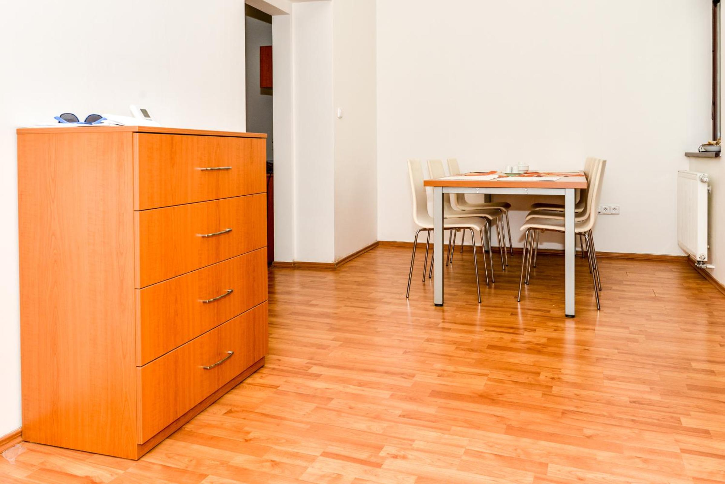 Studio Apartment - Photo 1
