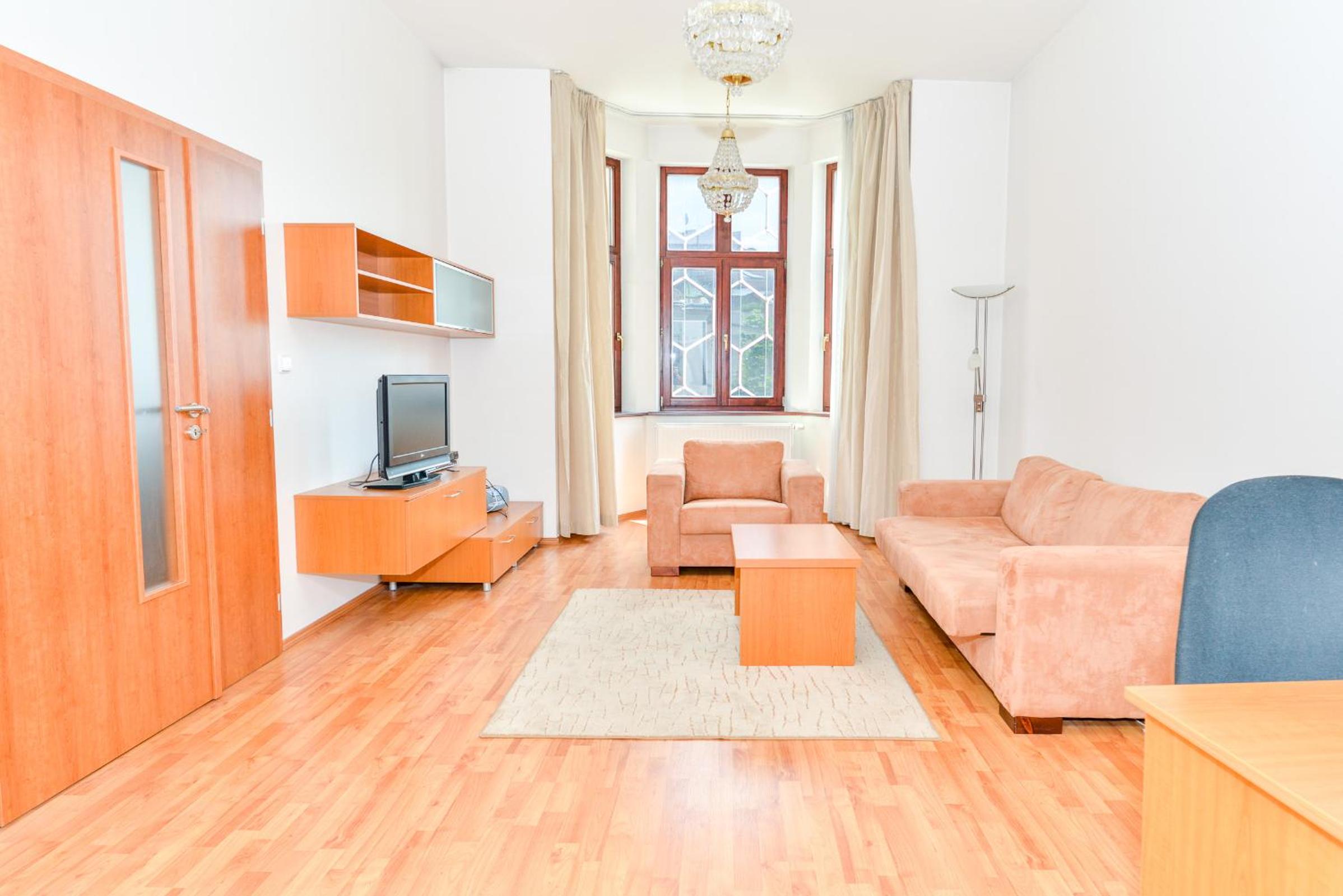 Studio Apartment - Photo 4