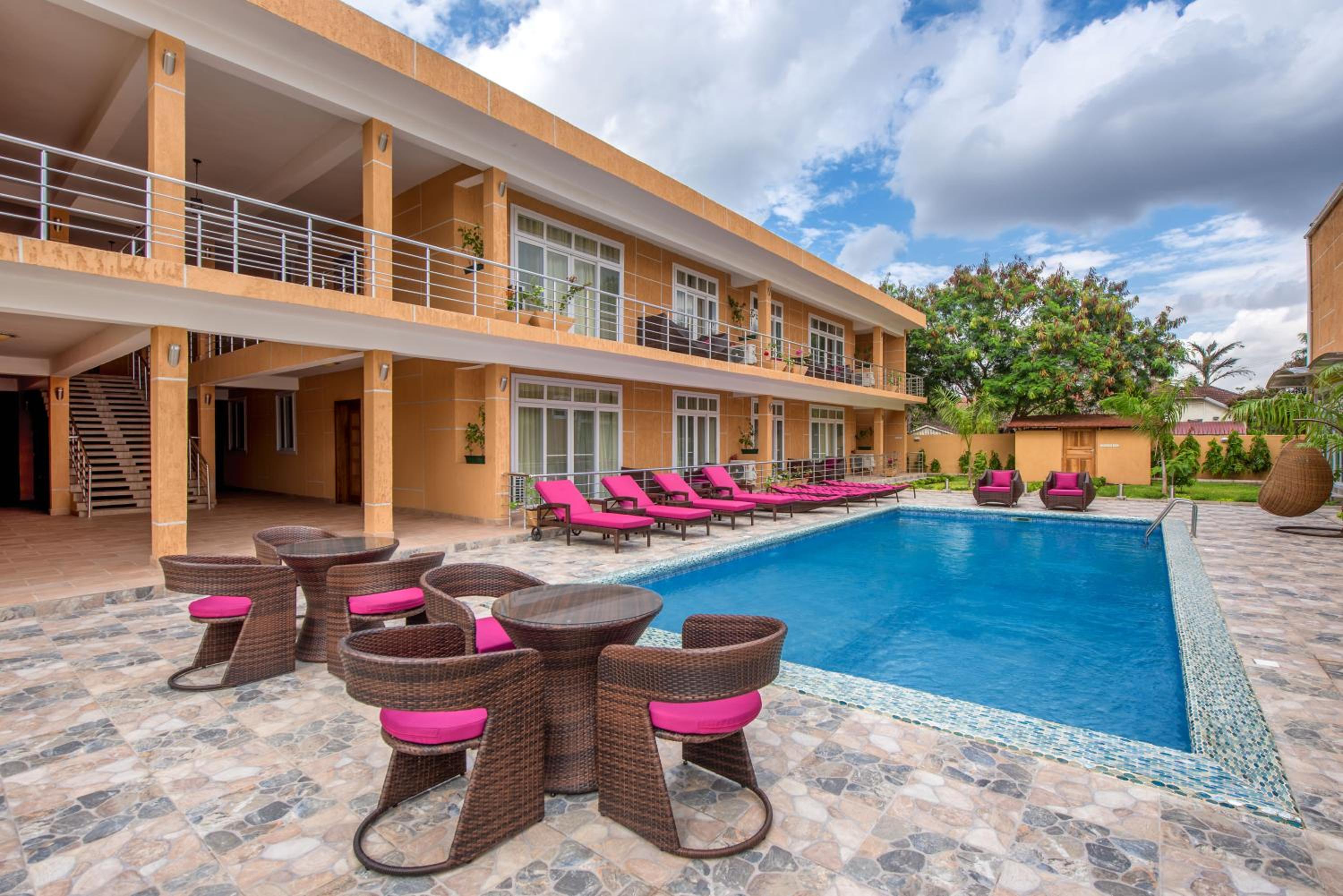 Apartment with Pool View 