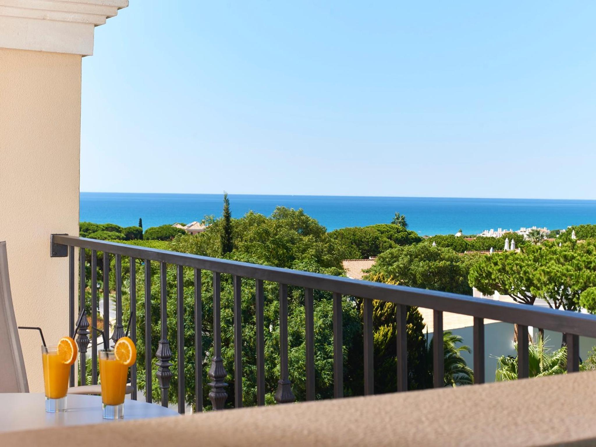 Double Room with Side Sea View - Photo 2