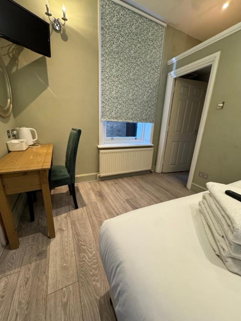 Deluxe Double Room with Shower