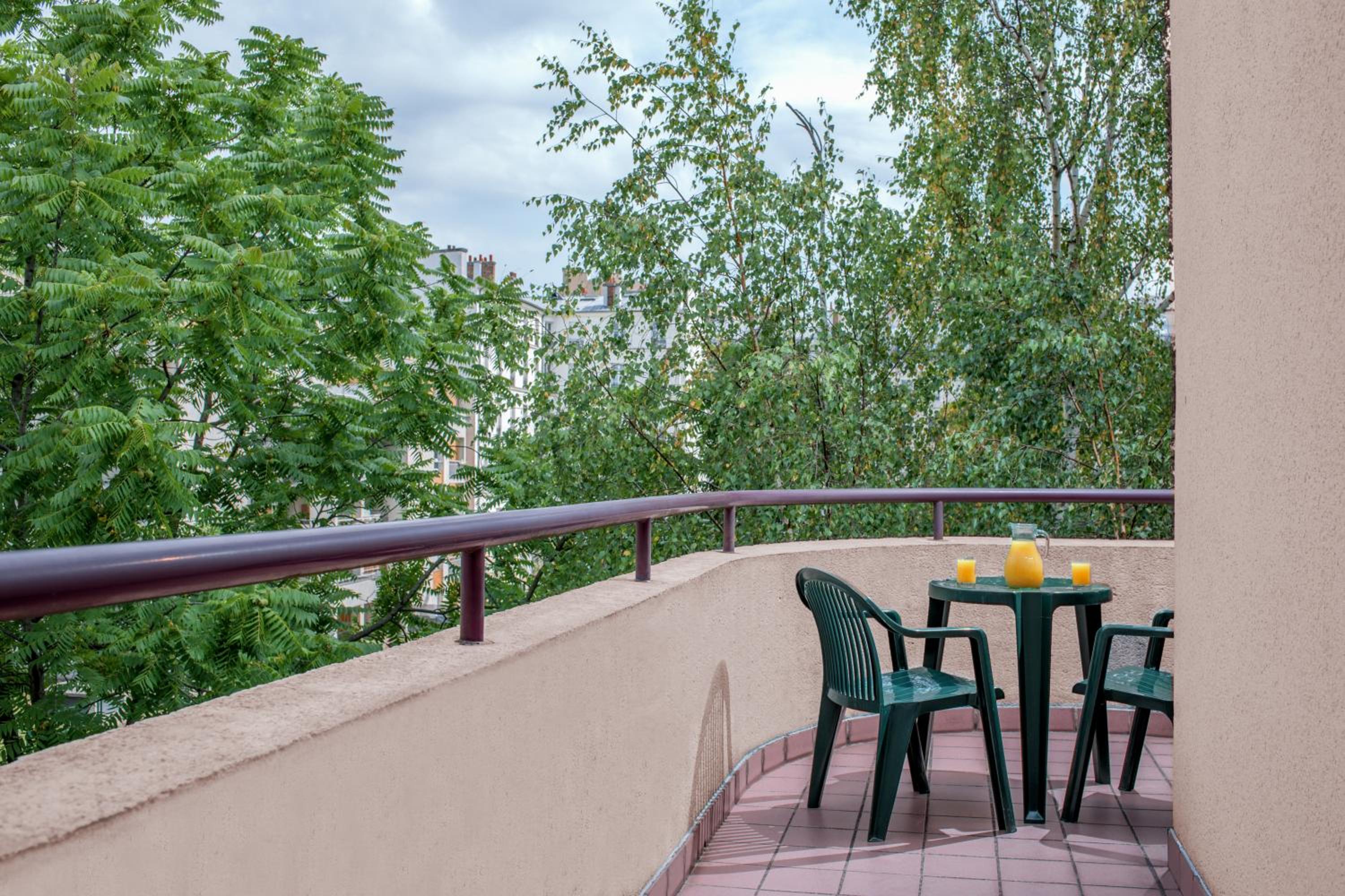 Deluxe Studio with Balcony photo 1