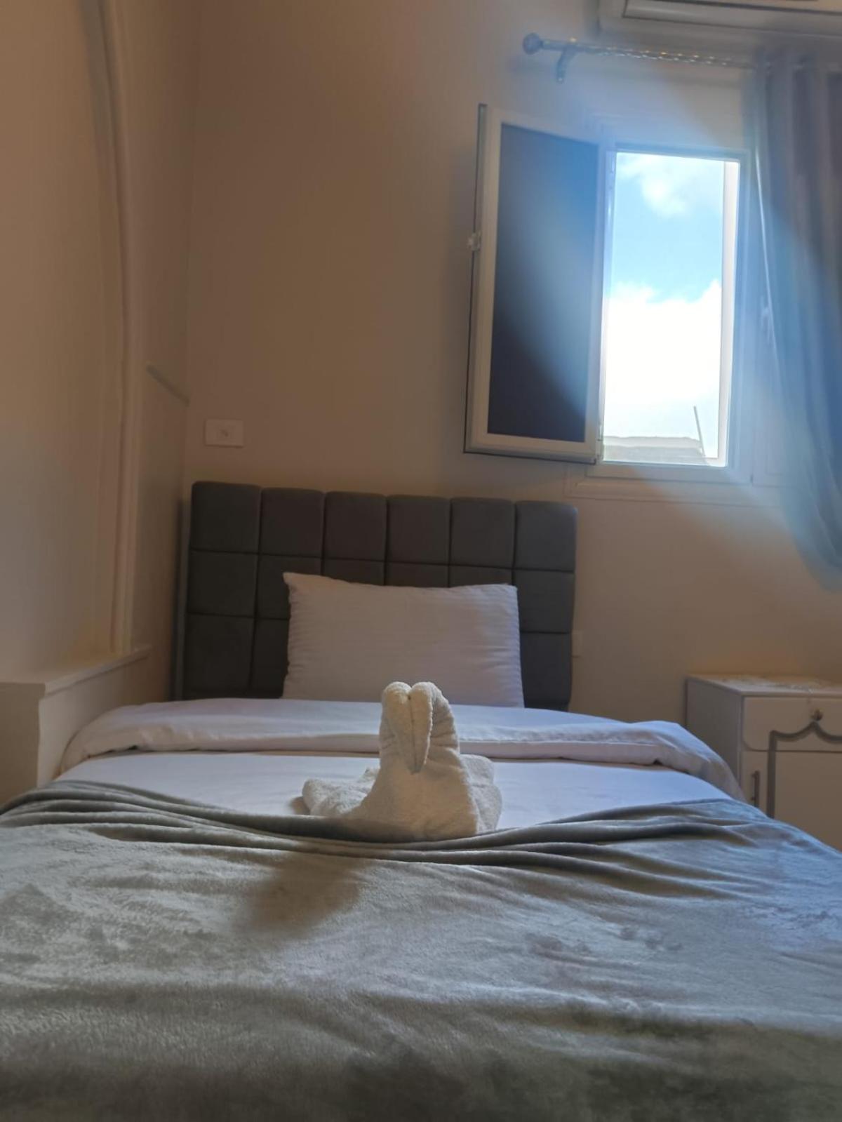 Single Room with Bathroom photo 1