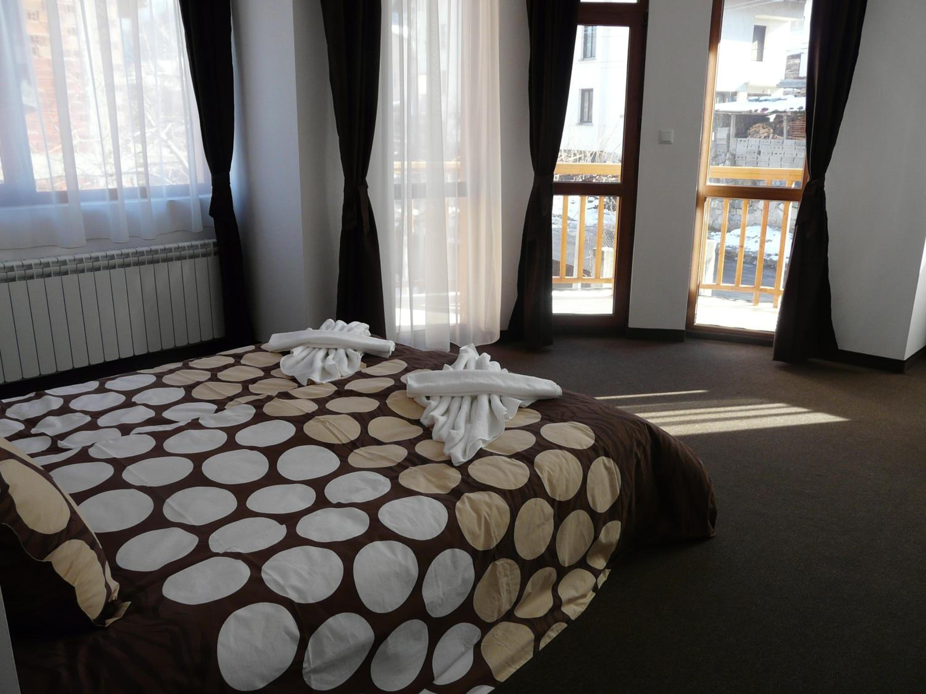 Double Room (2 Adults + 1 Child ) photo 2