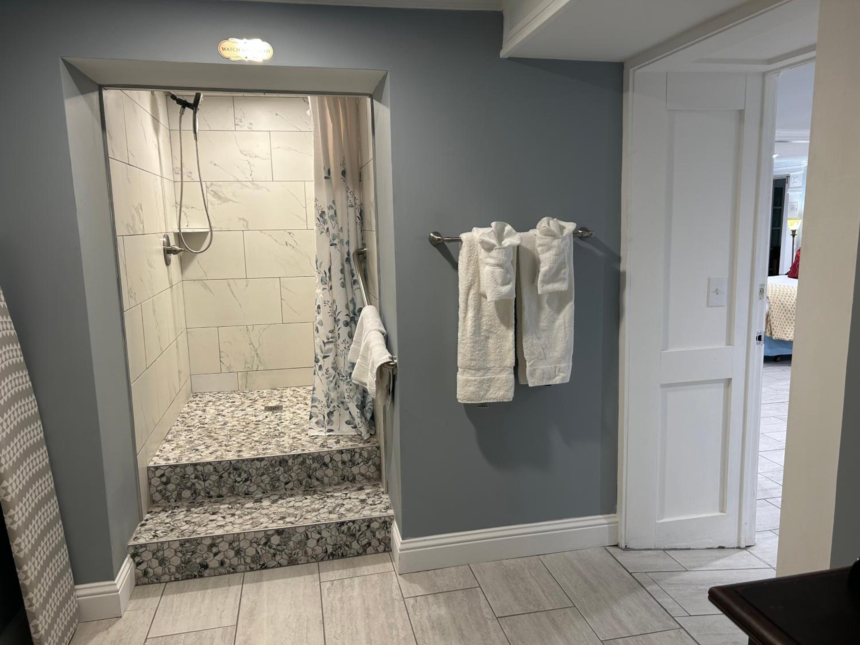 Deluxe Queen Room with Two Queen Beds photo 3